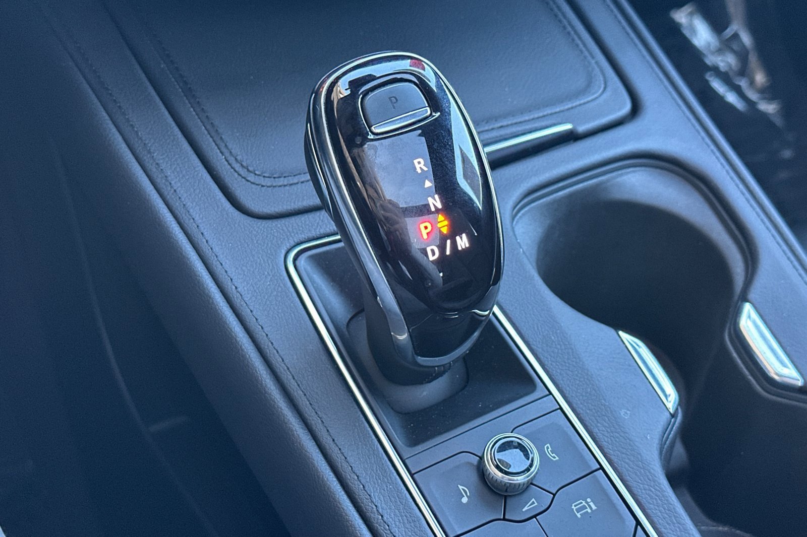 Used 2024 Cadillac XT4 Premium Luxury image 28