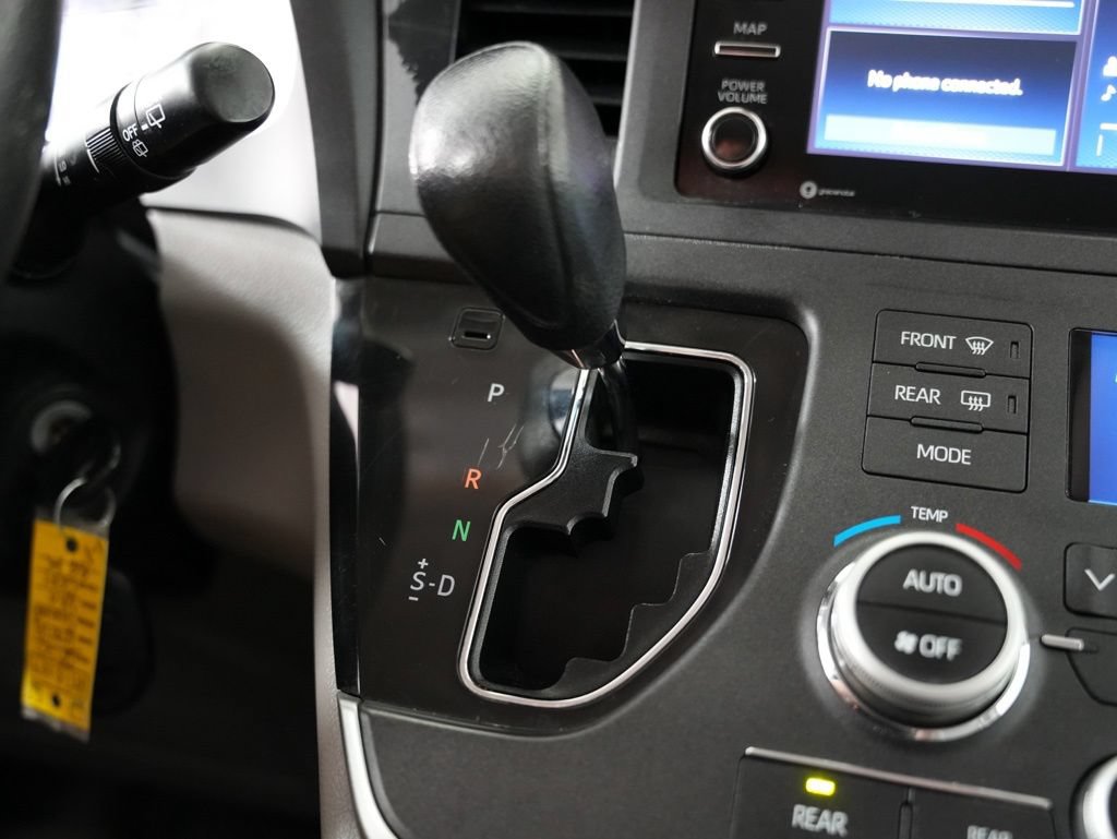 Used 2020 Toyota Sienna LE FWD image 25