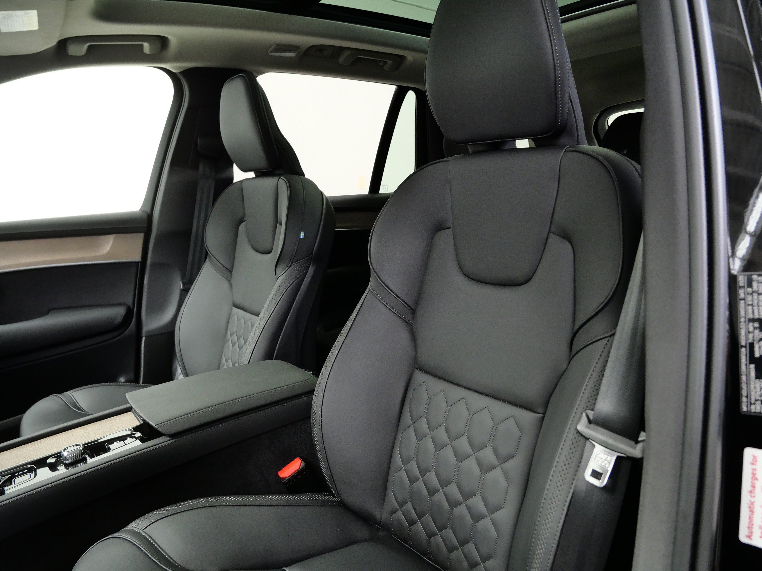Used 2025 Volvo XC90 B6 Plus AWD/4WD image 15