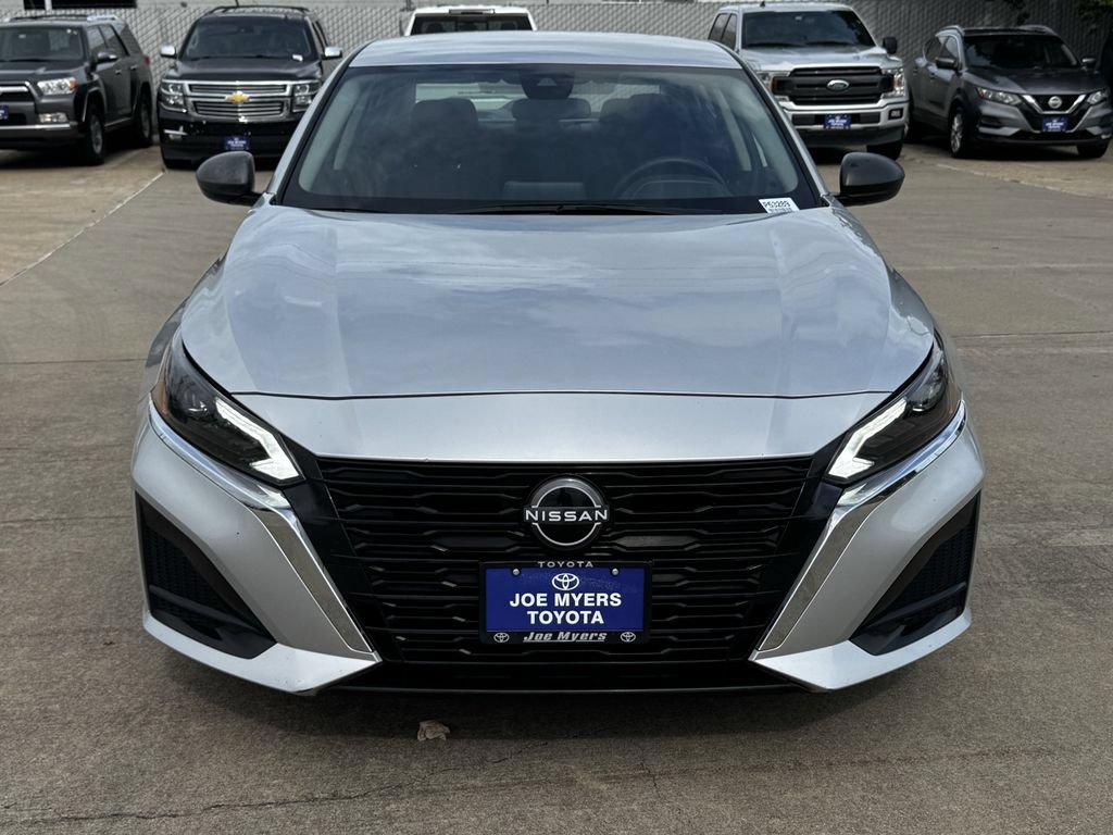 Used 2024 Nissan Altima 2.5 SV FWD image 3