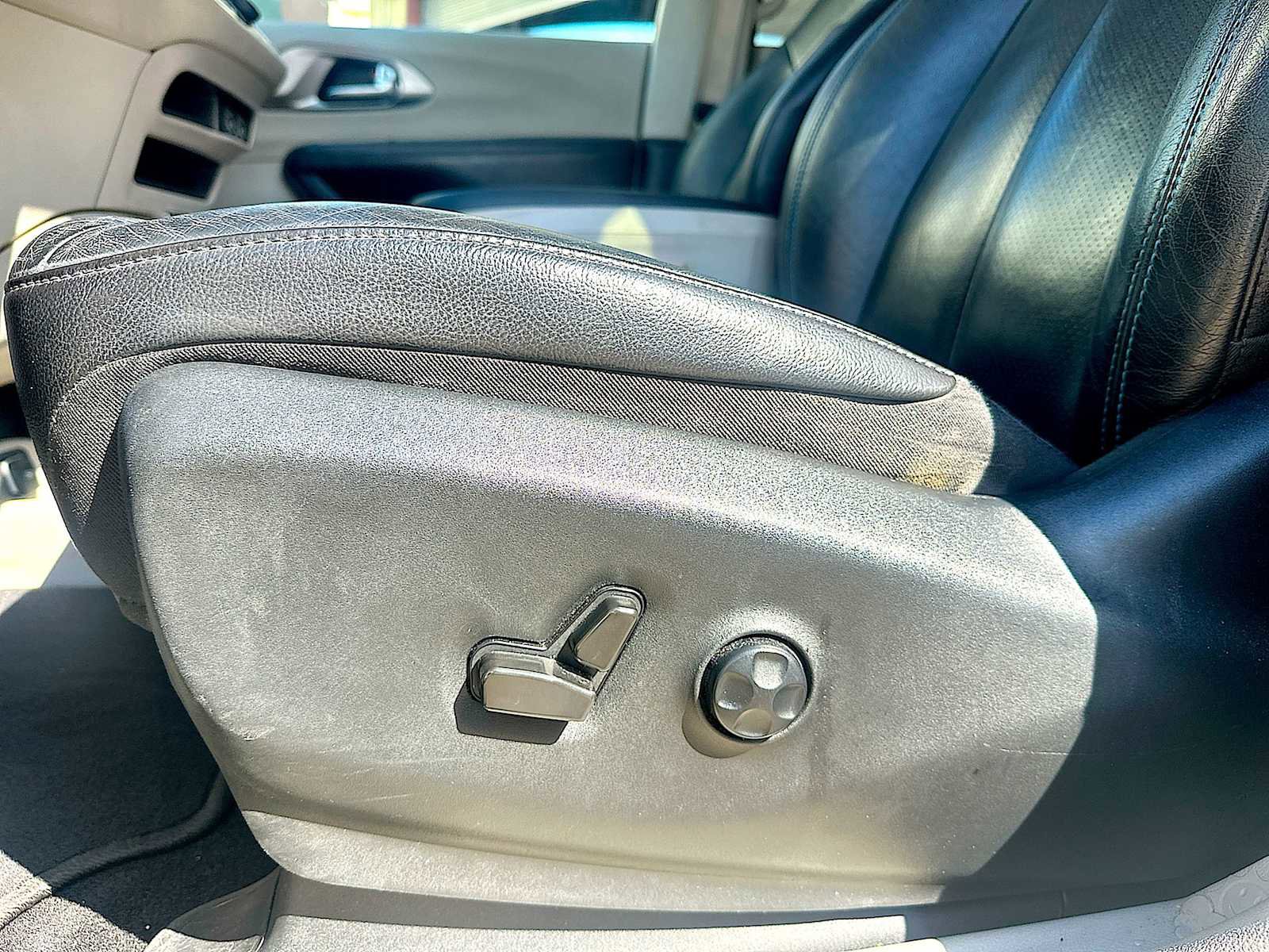 Used 2021 Chrysler Pacifica Touring-L image 14