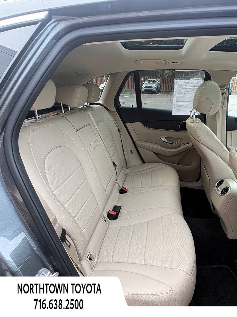 Used 2021 Mercedes-Benz GLC 300 4MATIC image 17