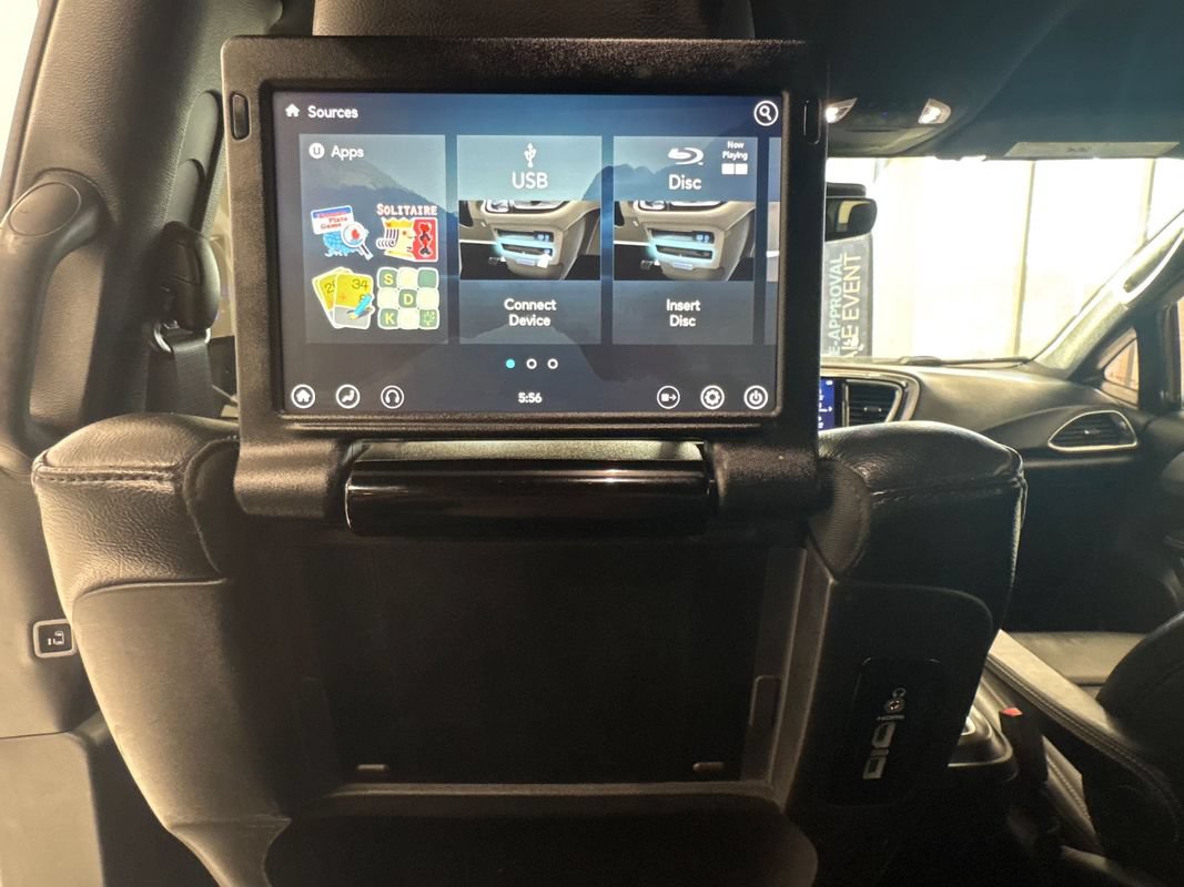 Used 2019 Chrysler Pacifica Touring-L Plus w/ Advanced Safetytec Group FWD image 17