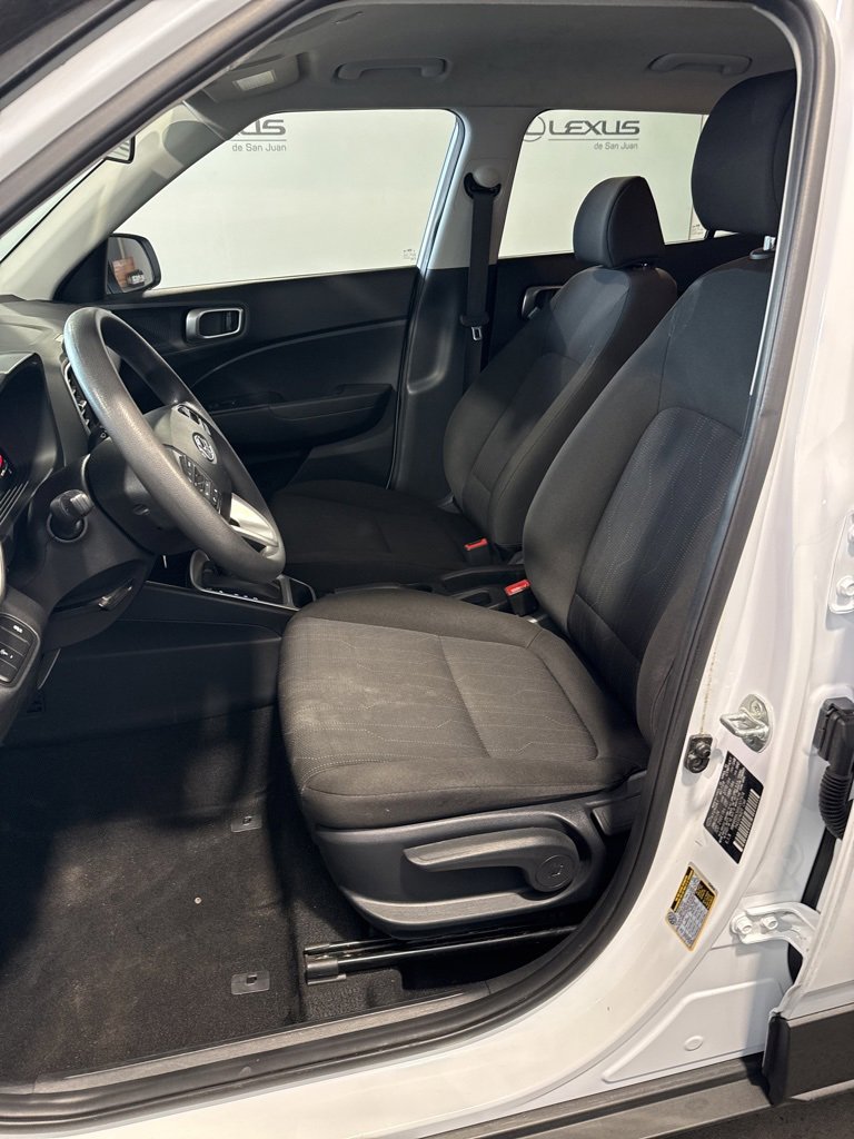 Used 2024 Hyundai Venue SE image 30