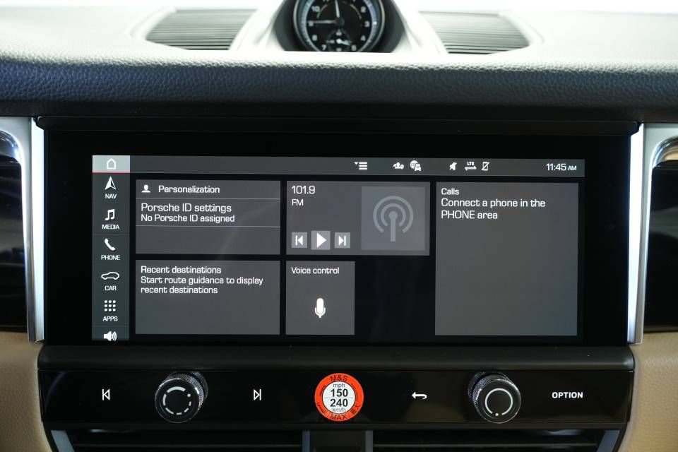 Certified 2026 Porsche Macan AWD/4WD image 17
