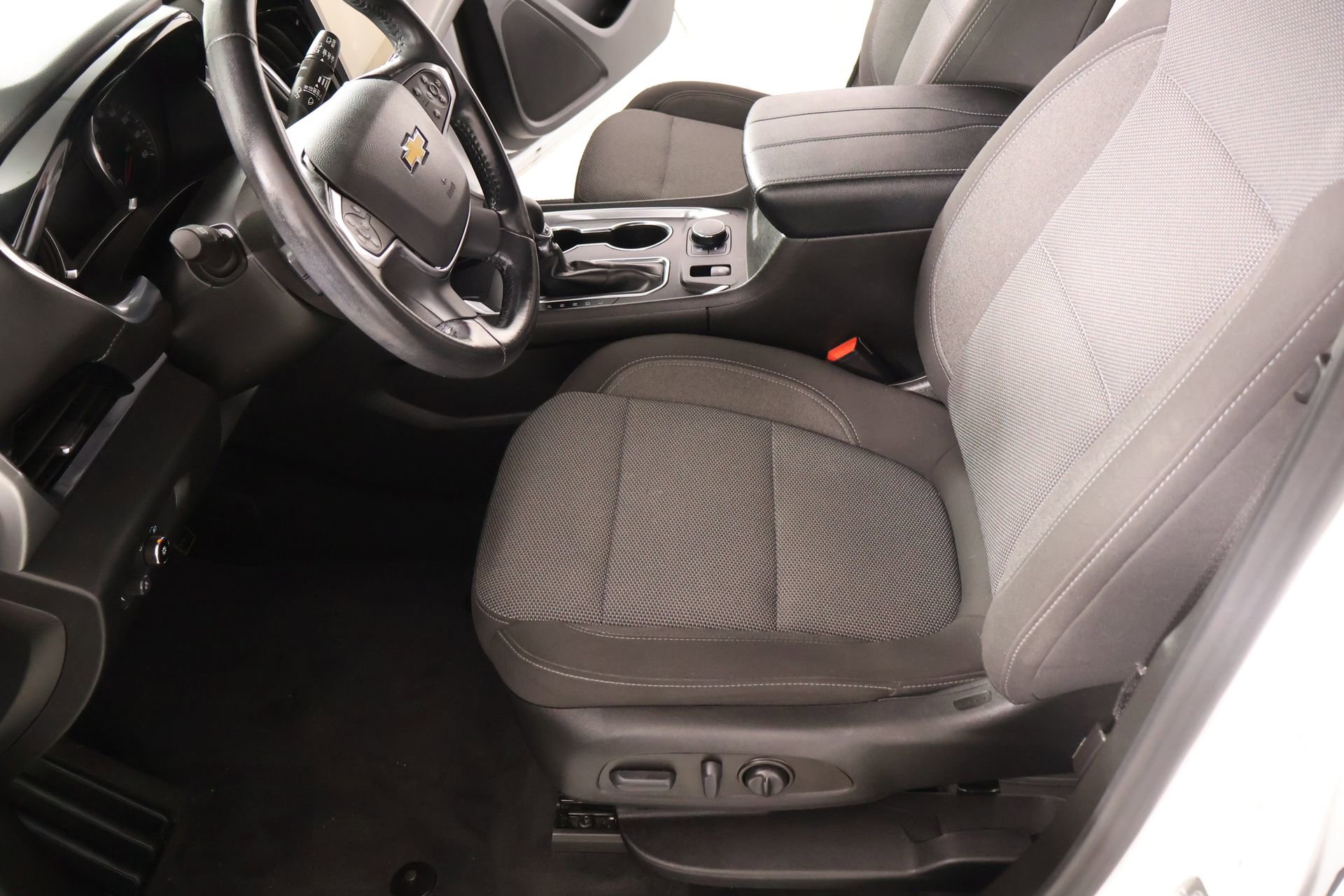 Used 2022 Chevrolet Traverse LT FWD image 11