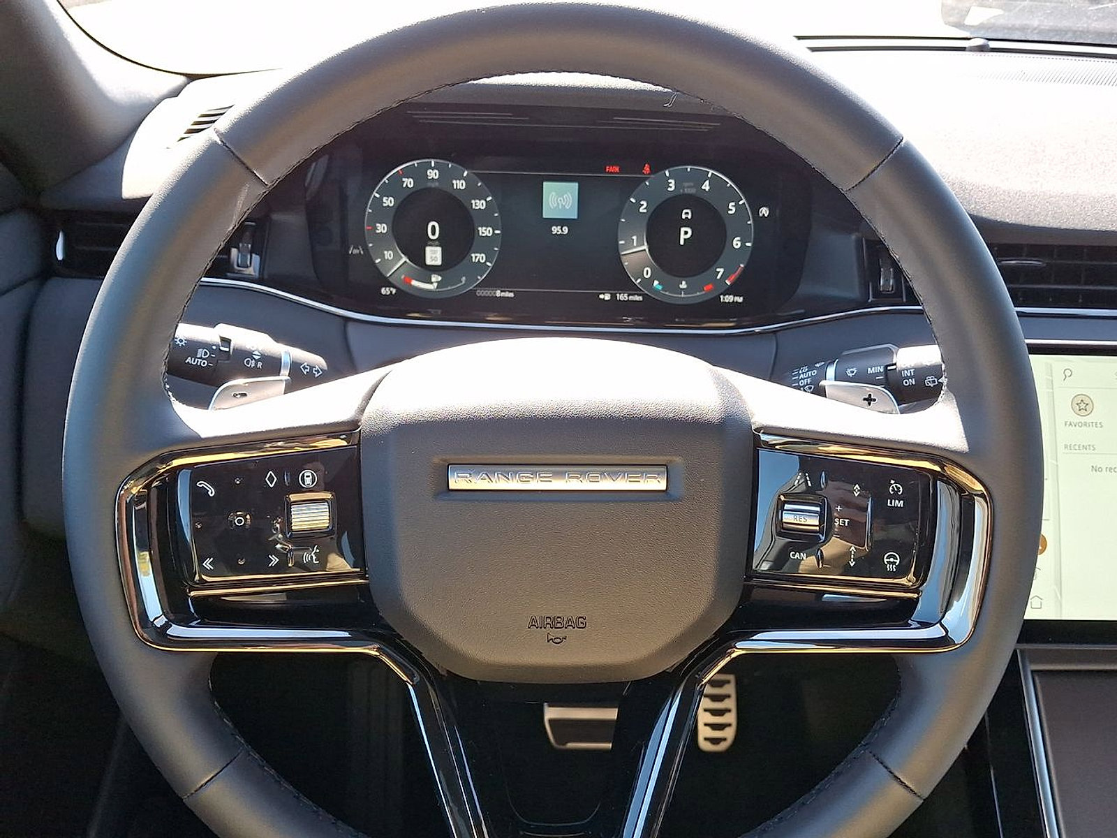 Certified 2025 Land Rover Range Rover Evoque Dynamic SE image 20