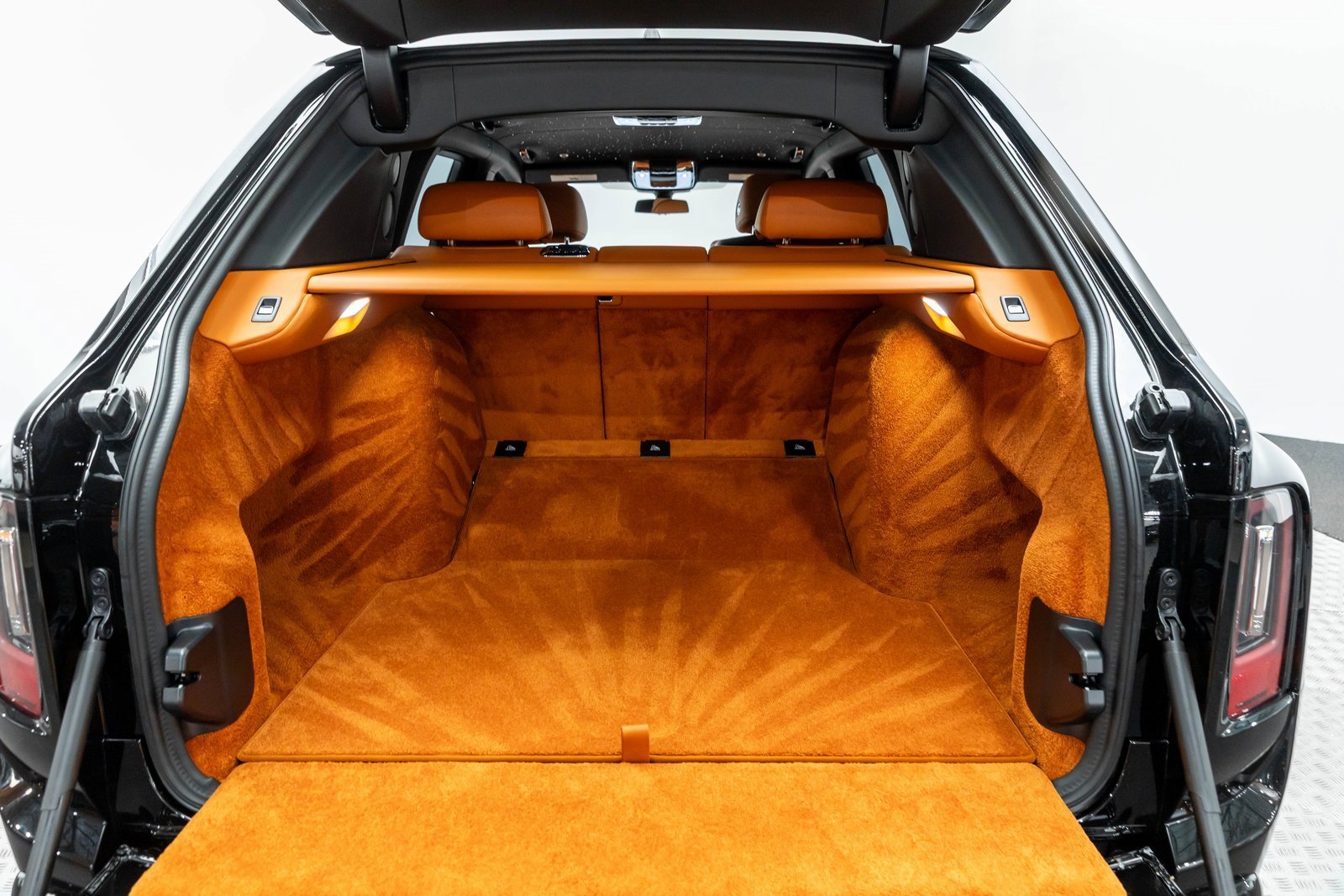 New 2026 Rolls-Royce Cullinan Black Badge image 34