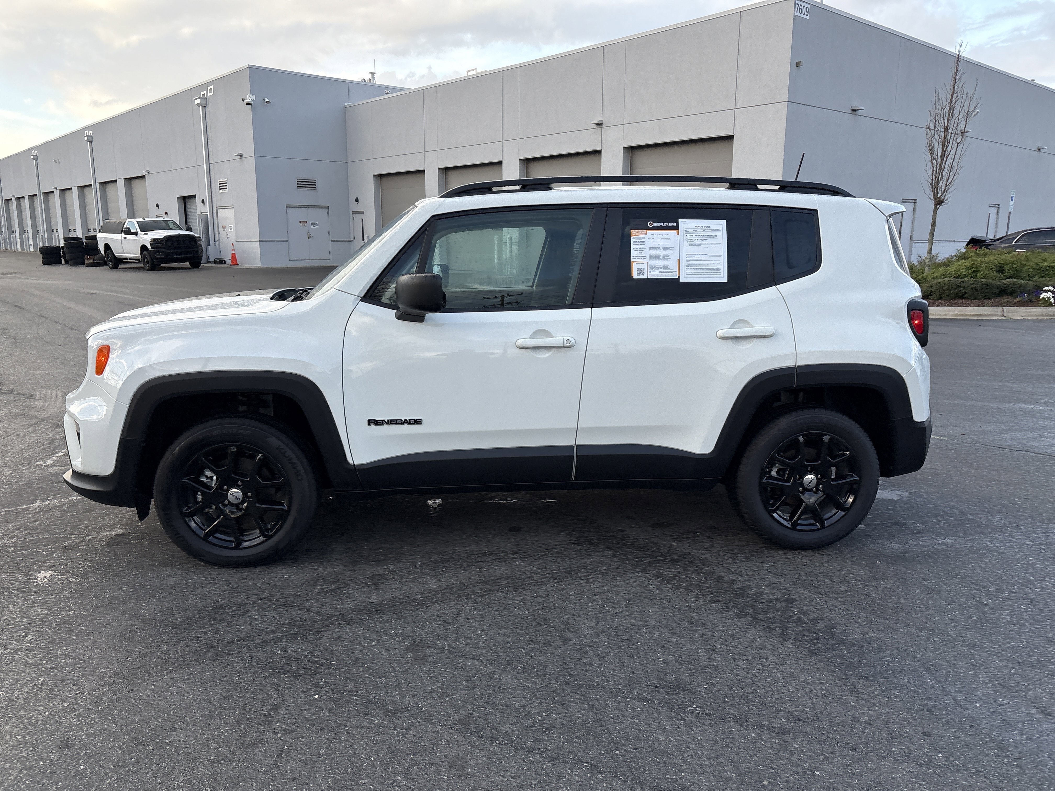Certified 2023 Jeep Renegade Latitude w/ Premium Group image 6