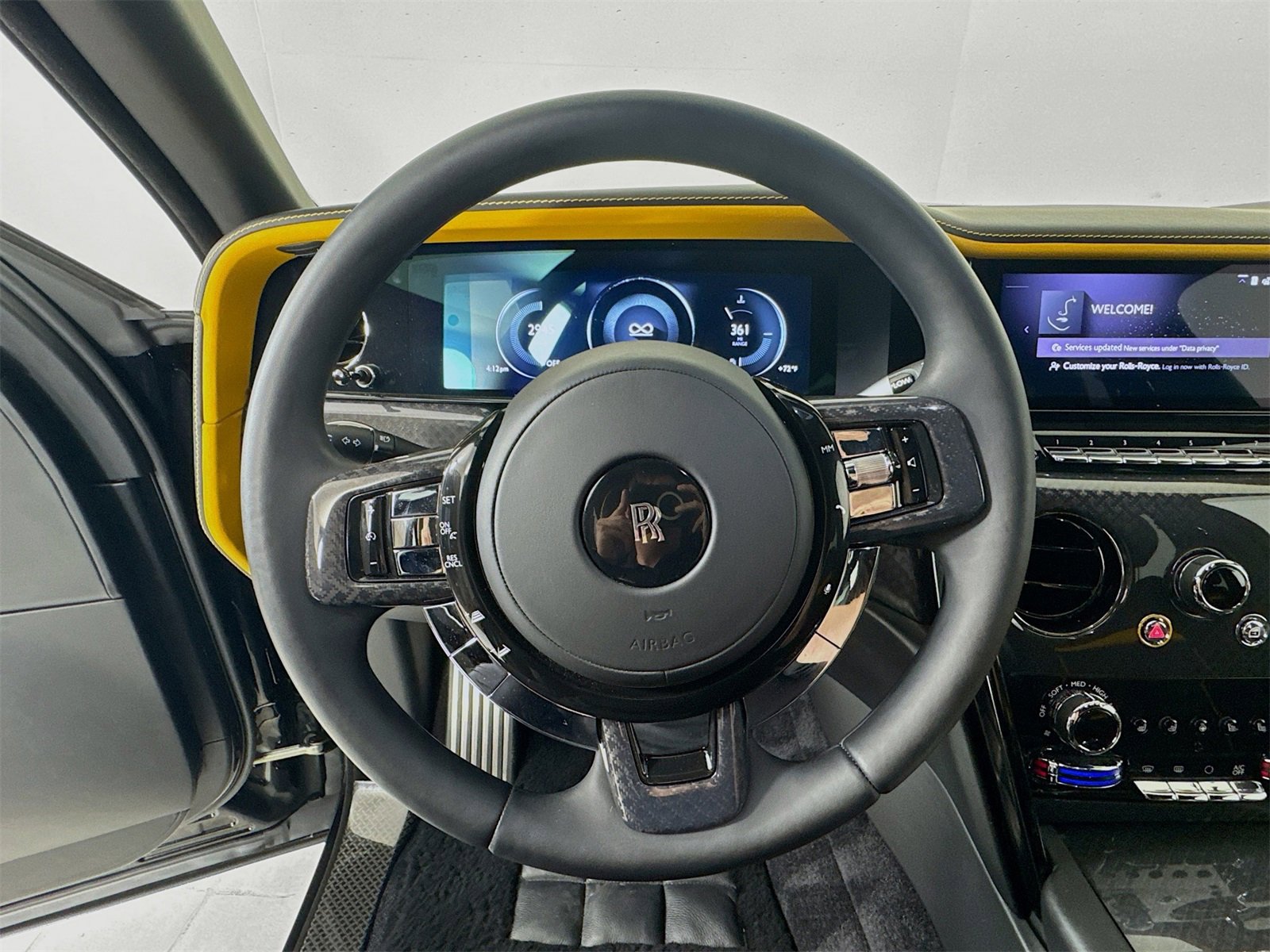 Used 2025 Rolls-Royce Cullinan Black Badge image 12