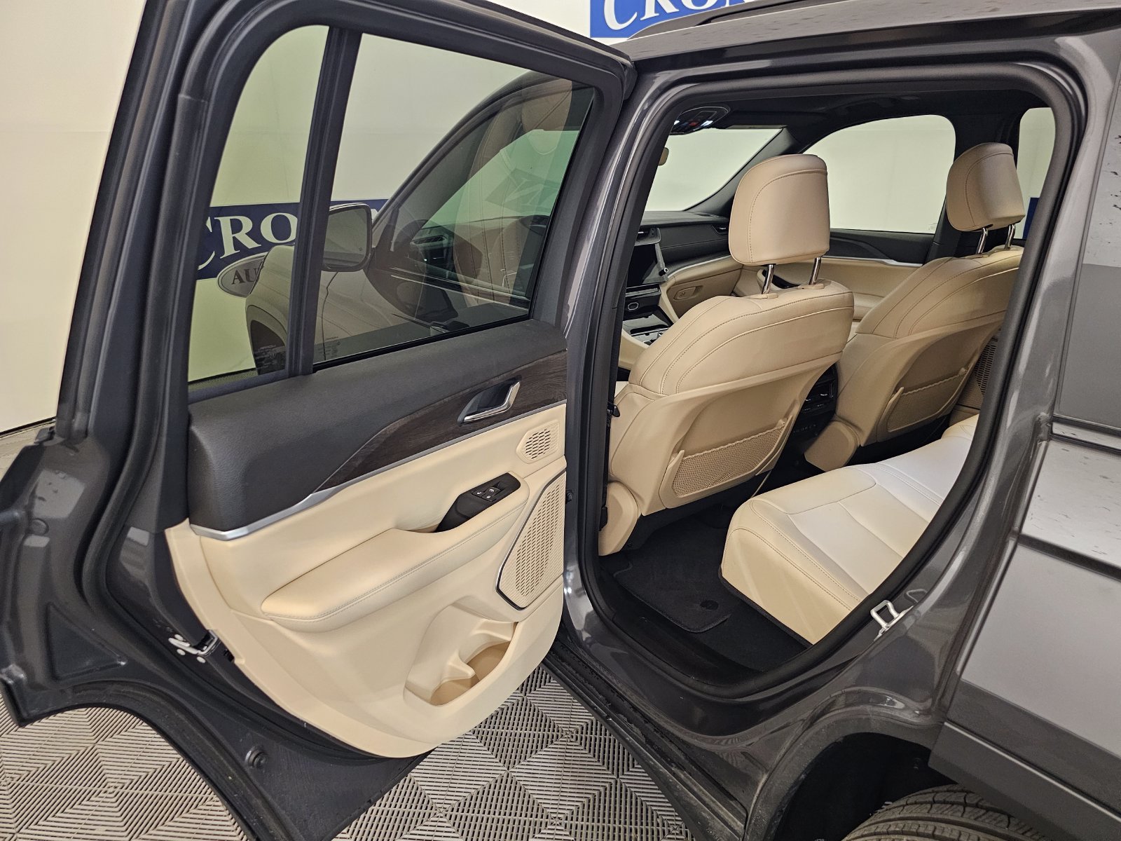 New 2026 Jeep Grand Cherokee Limited w/ Limited Altitude Package AWD/4WD image 22