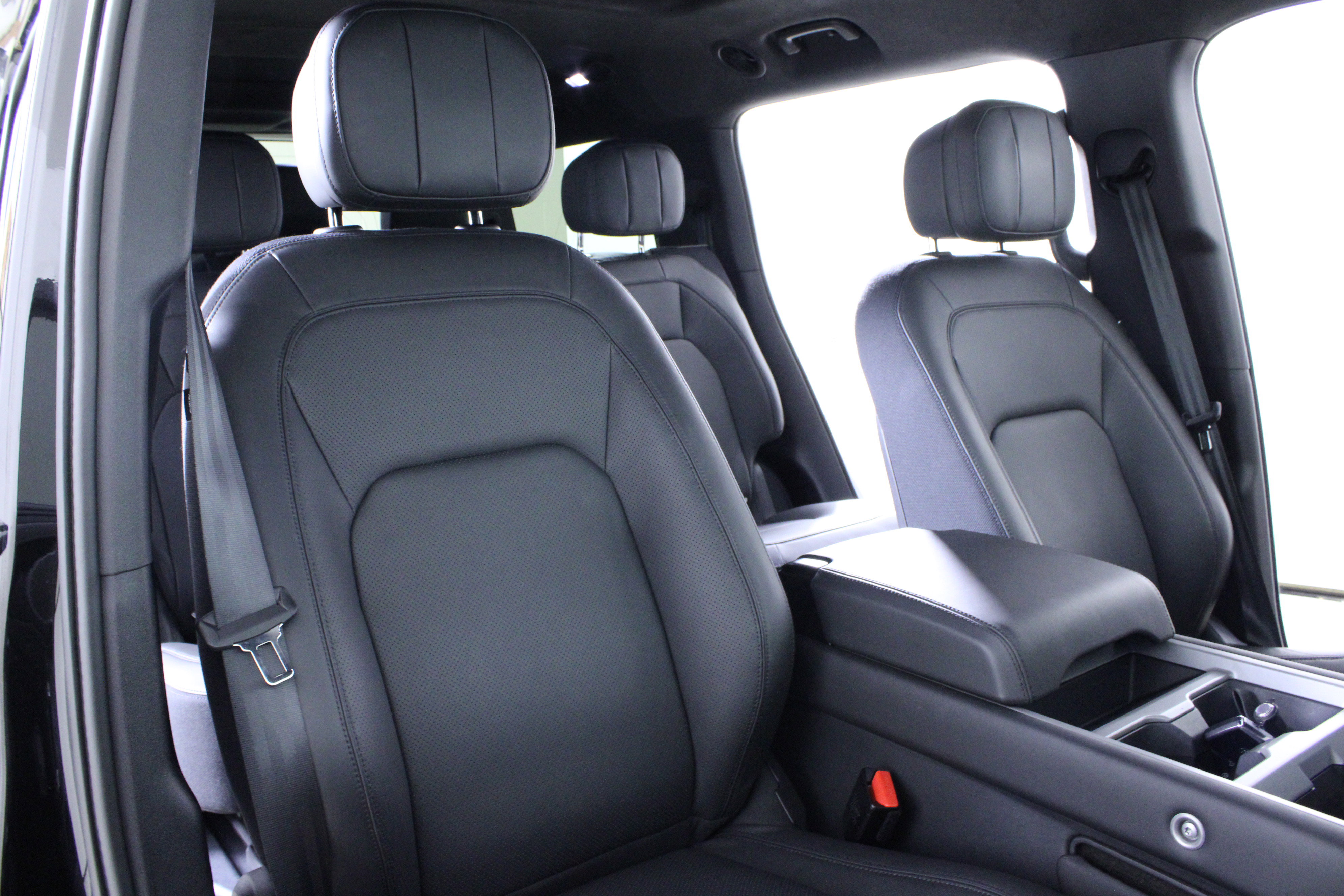 Used 2025 Land Rover Defender 130 V8 image 18