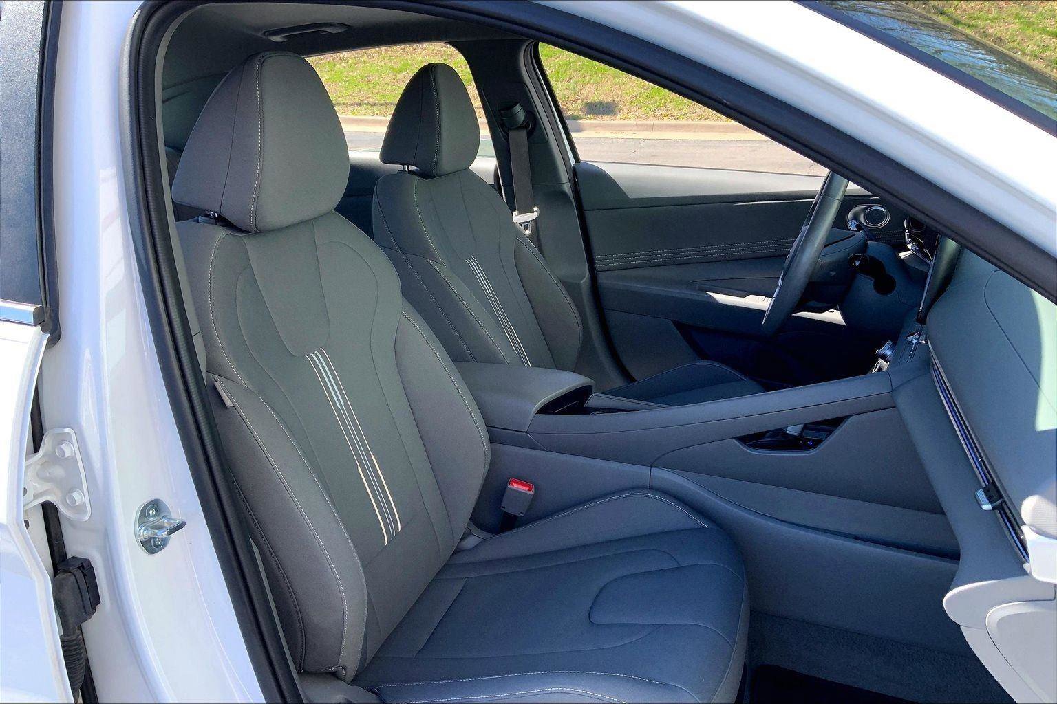 Used 2024 Hyundai Elantra SEL w/ Convenience Package image 7