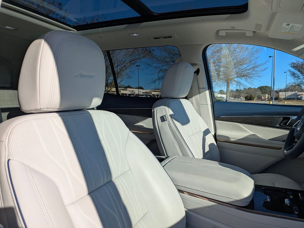 Used 2025 Buick Enclave Avenir w/ Super Cruise Package image 18