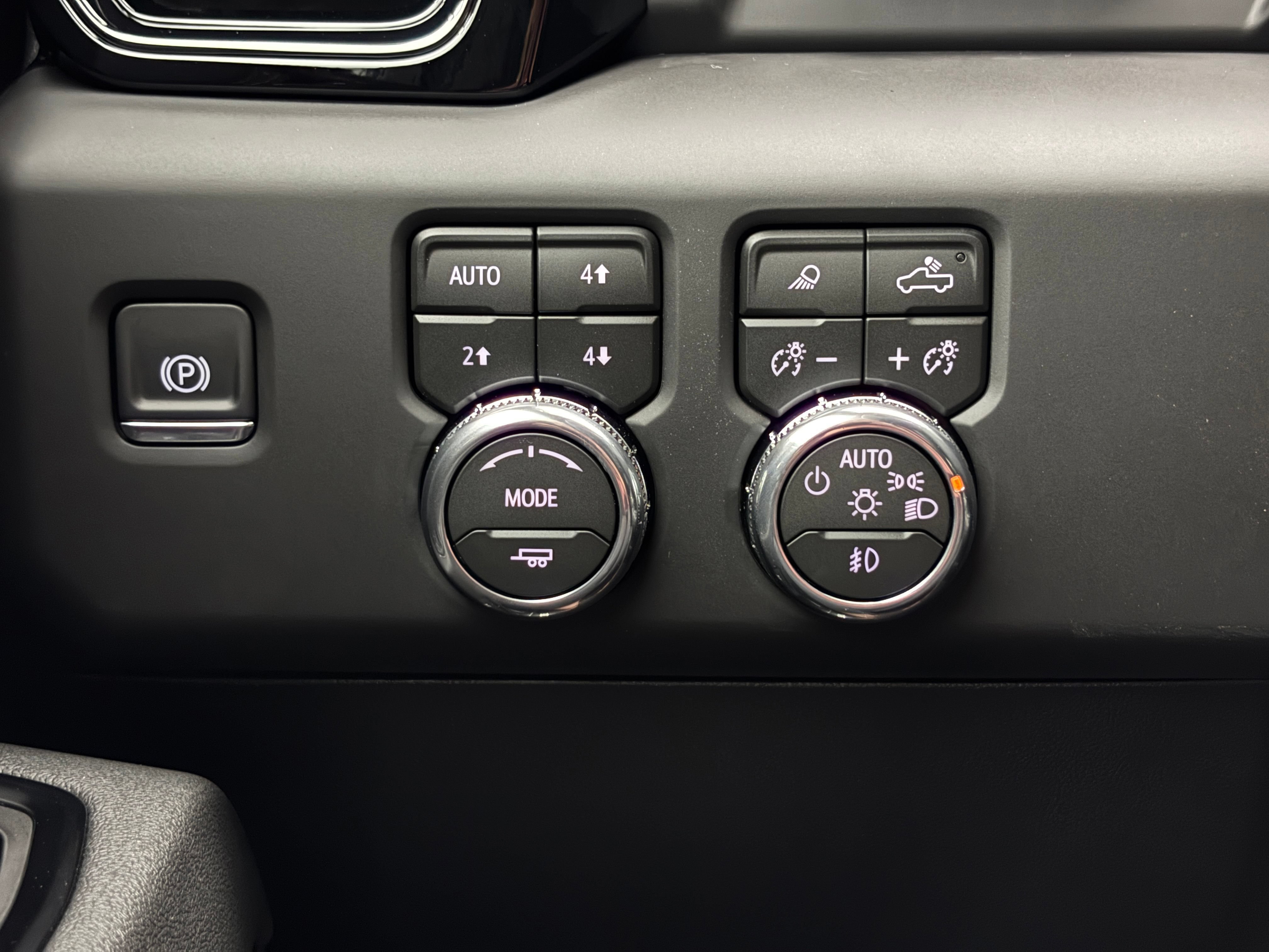 New 2026 GMC Sierra 2500 AT4 w/ AT4 Premium Plus Package AWD/4WD image 25