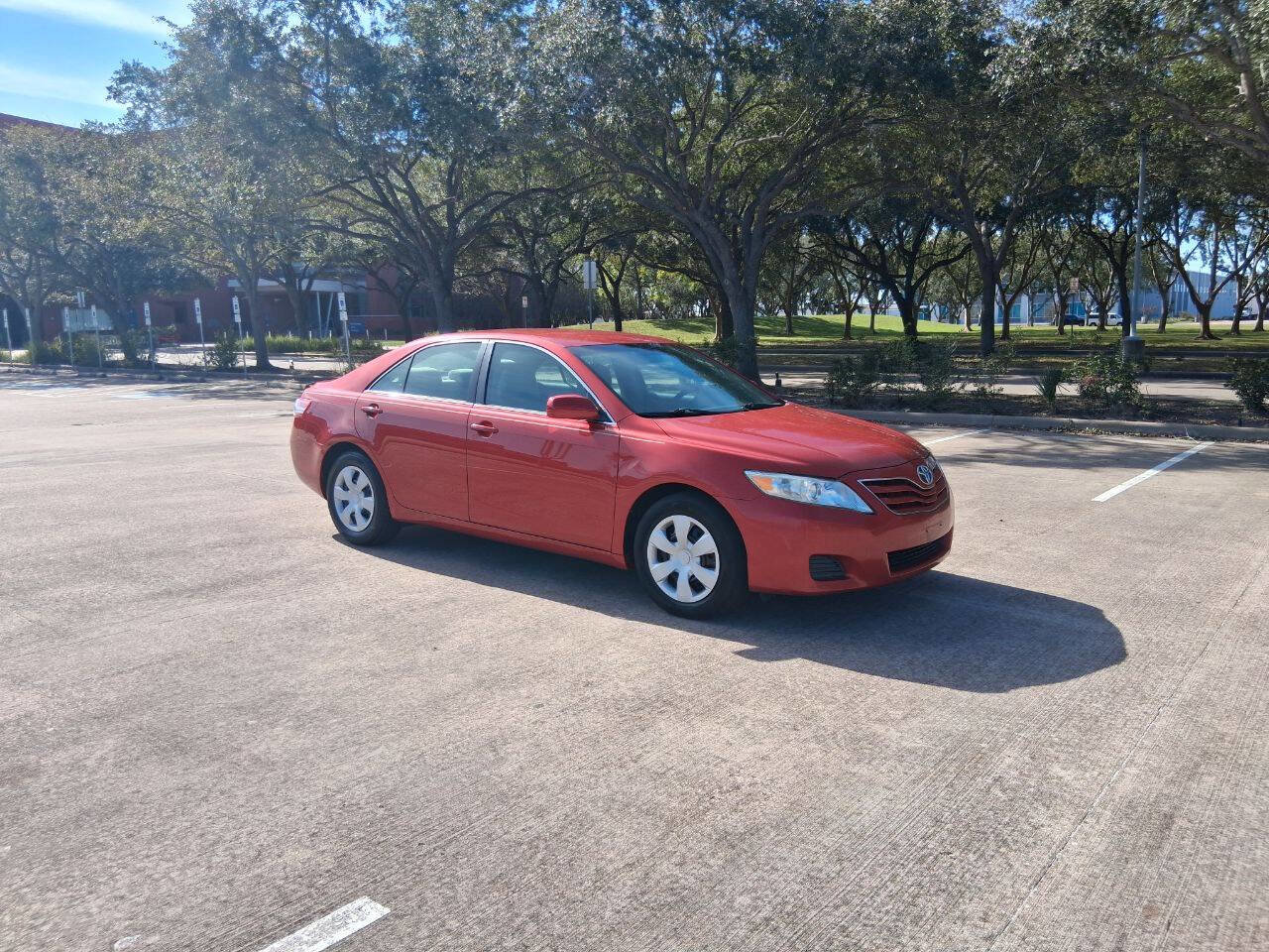 Used 2011 Toyota Camry LE FWD image 8