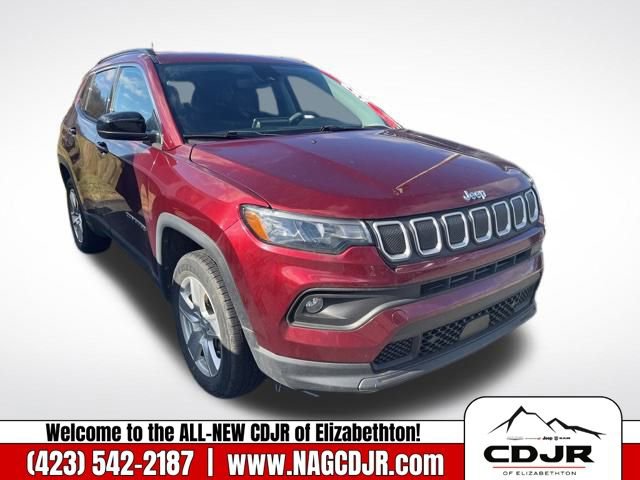 Used 2022 Jeep Compass Latitude image 1