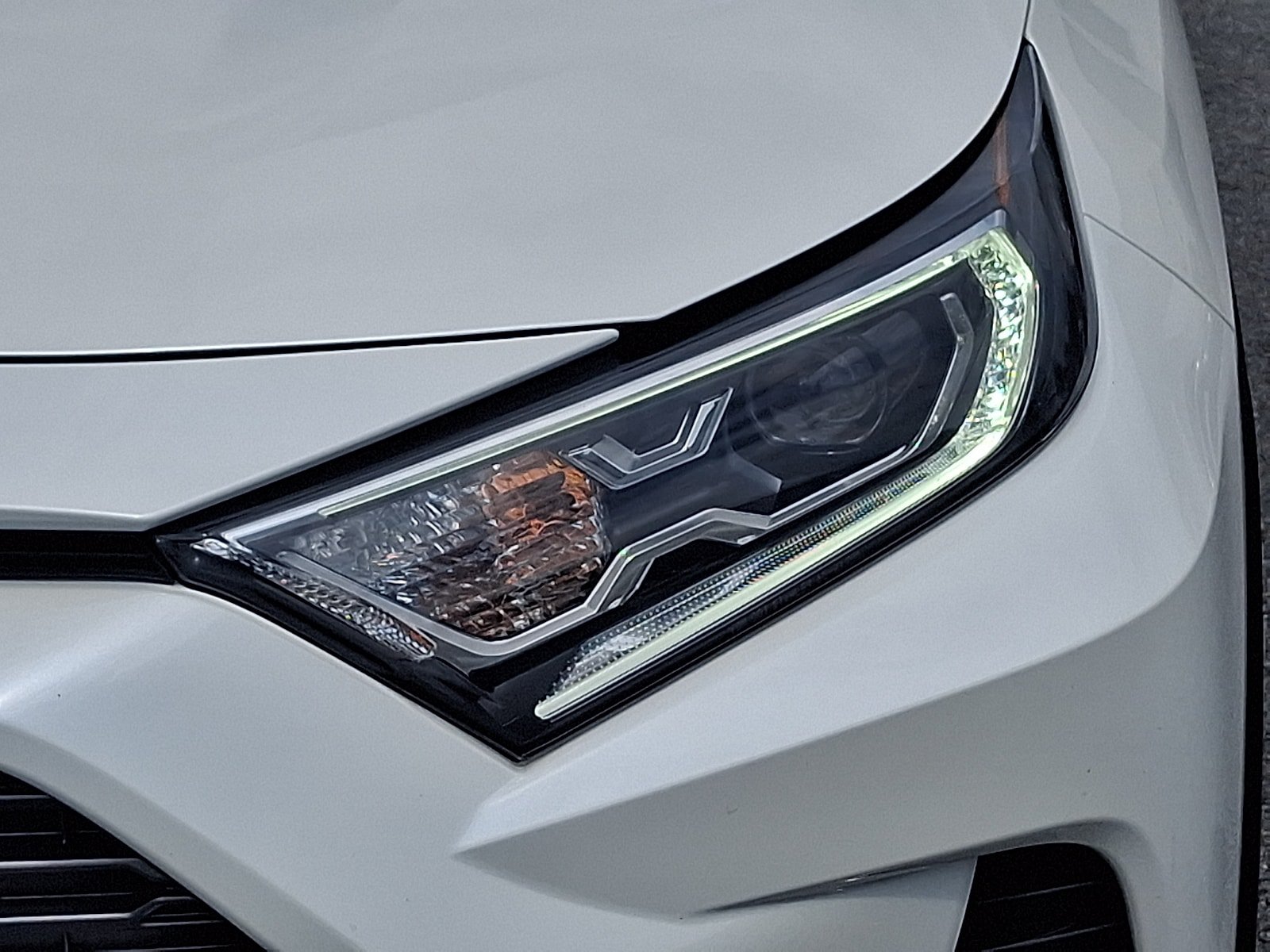 Used 2020 Toyota RAV4 Limited AWD/4WD image 10