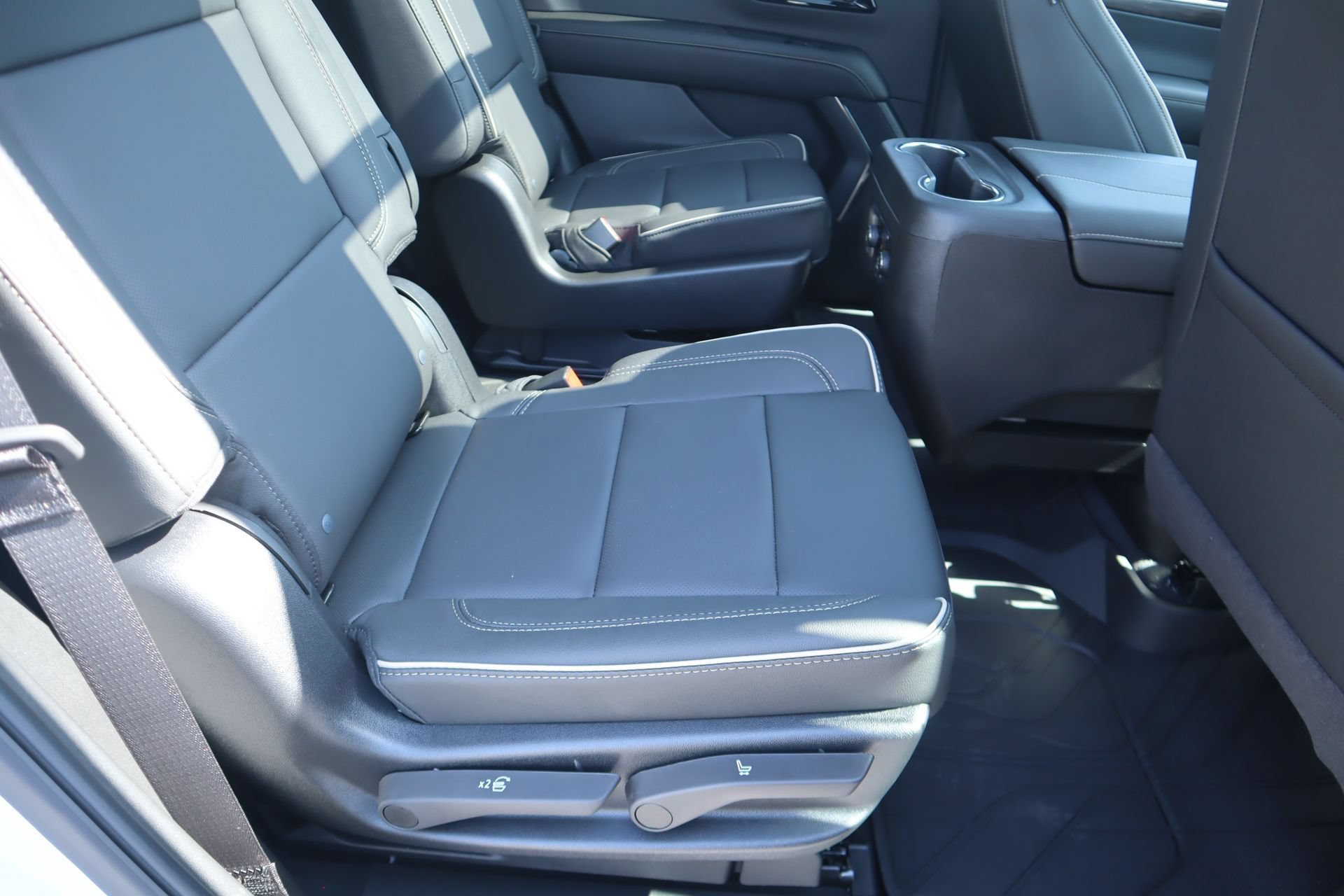 New 2026 Chevrolet Tahoe Premier w/ Sun And Tow Package AWD/4WD image 17
