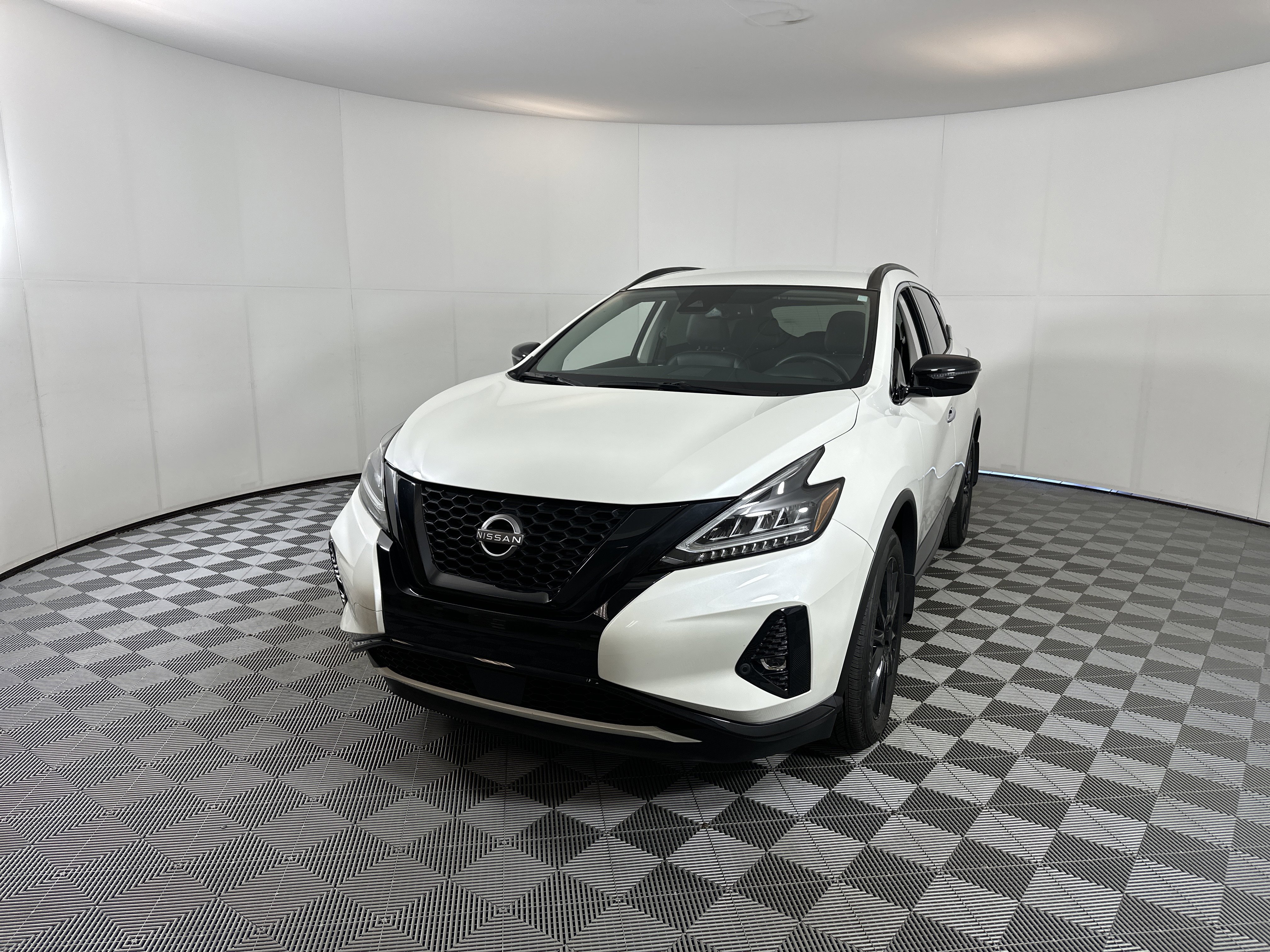 Used 2024 Nissan Murano SV w/ SV Midnight Edition Package image 2