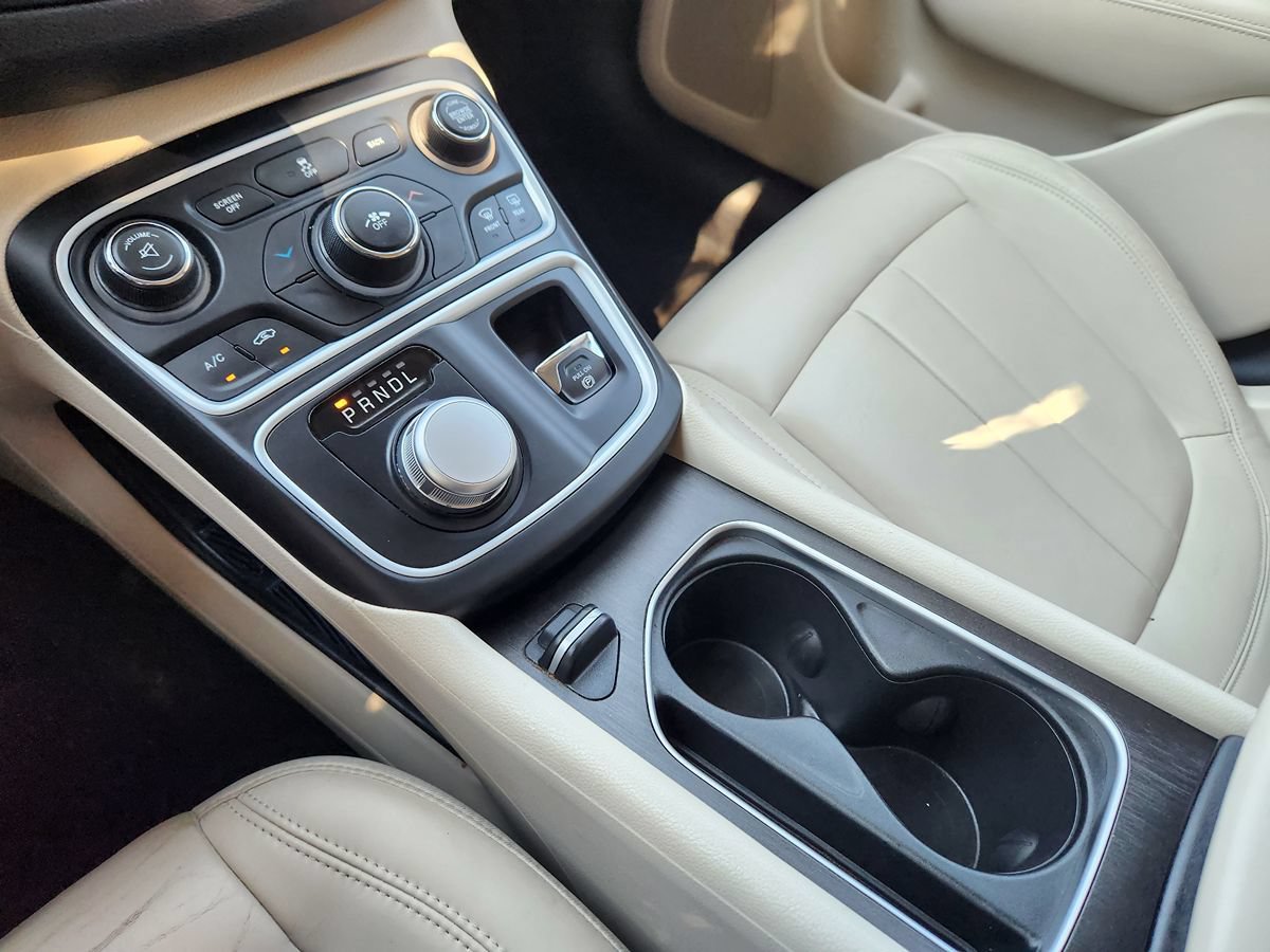 Used 2017 Chrysler 200 Limited Platinum FWD image 38