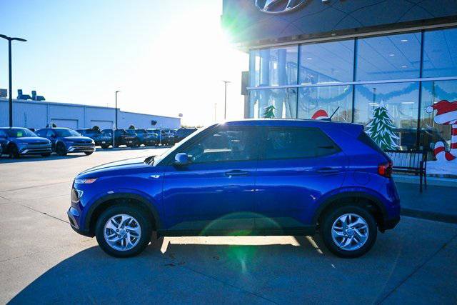 New 2026 Hyundai Venue SE video 2