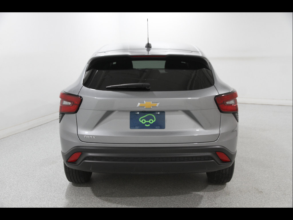 Certified 2024 Chevrolet Trax LS w/ Driver Confidence Package FWD image 19