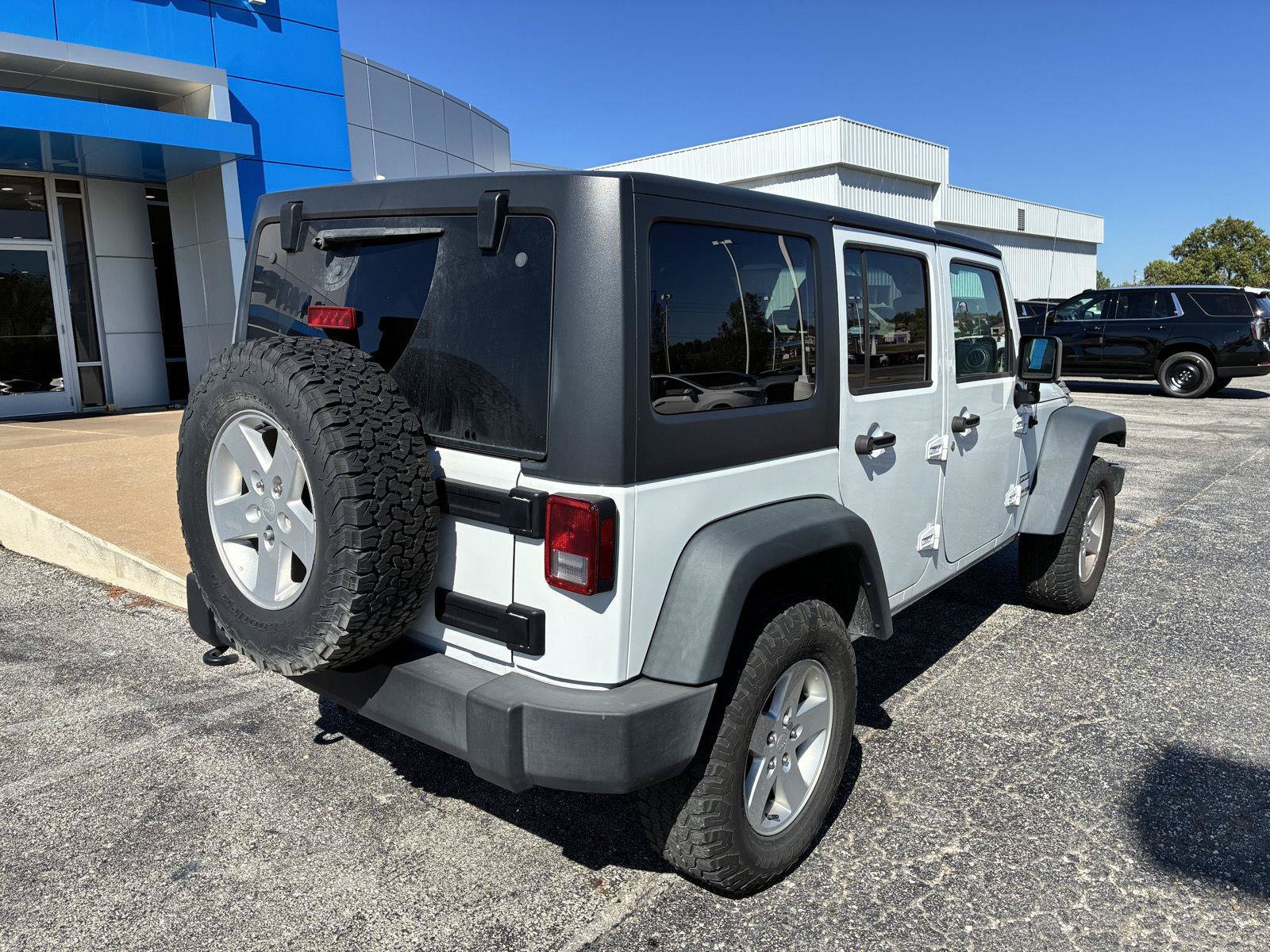 Used 2018 Jeep Wrangler Unlimited Sport S AWD/4WD image 8