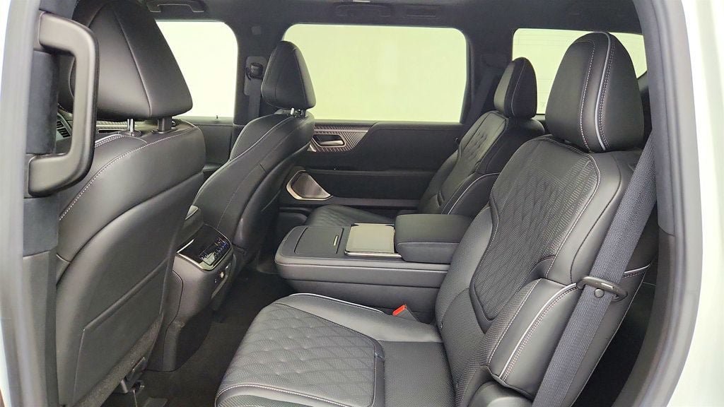 Used 2025 INFINITI QX80 Autograph AWD/4WD image 23