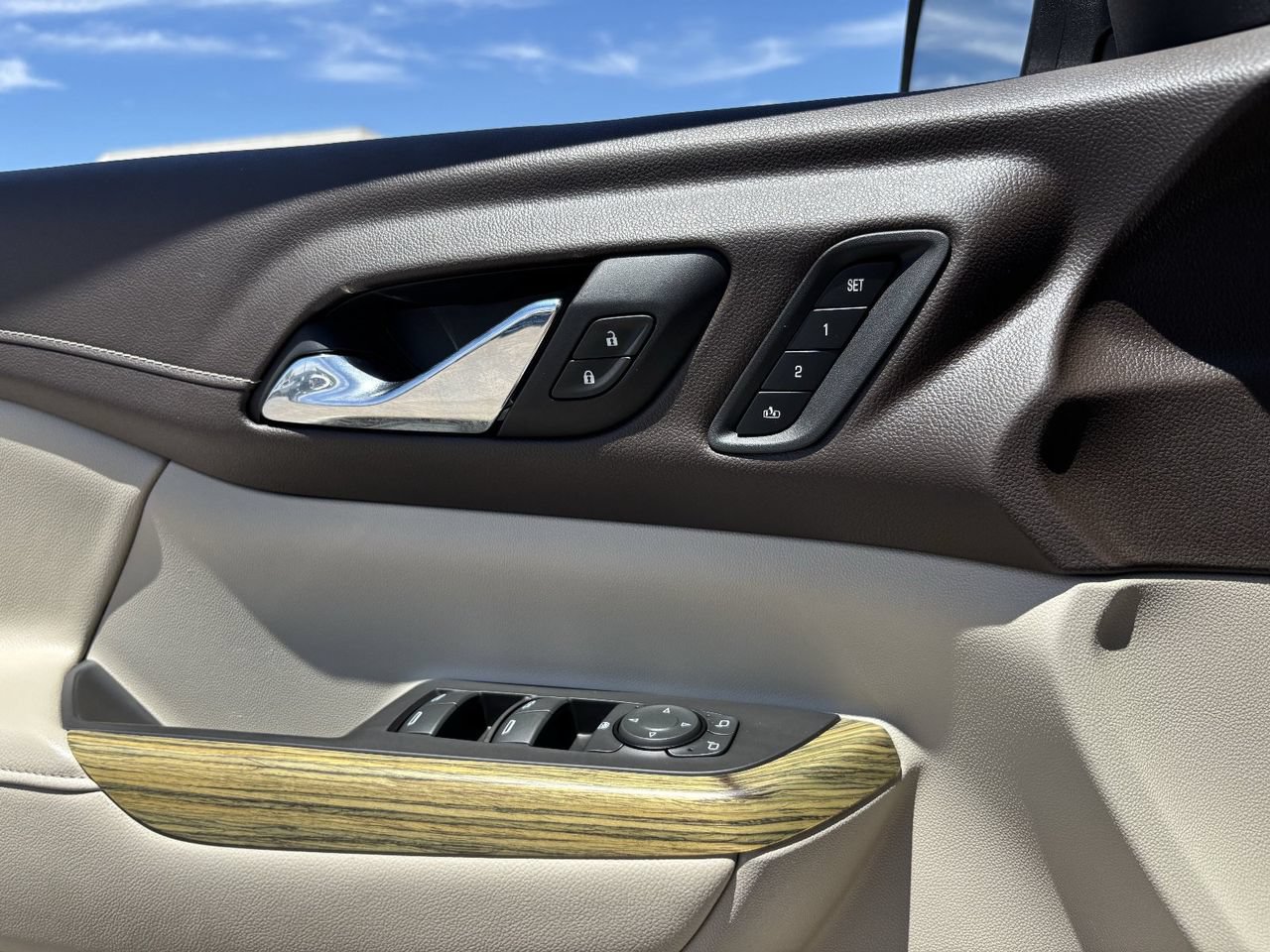 Used 2019 GMC Acadia Denali w/ Technology Package FWD image 19