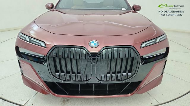 Used 2023 BMW 740i image 8