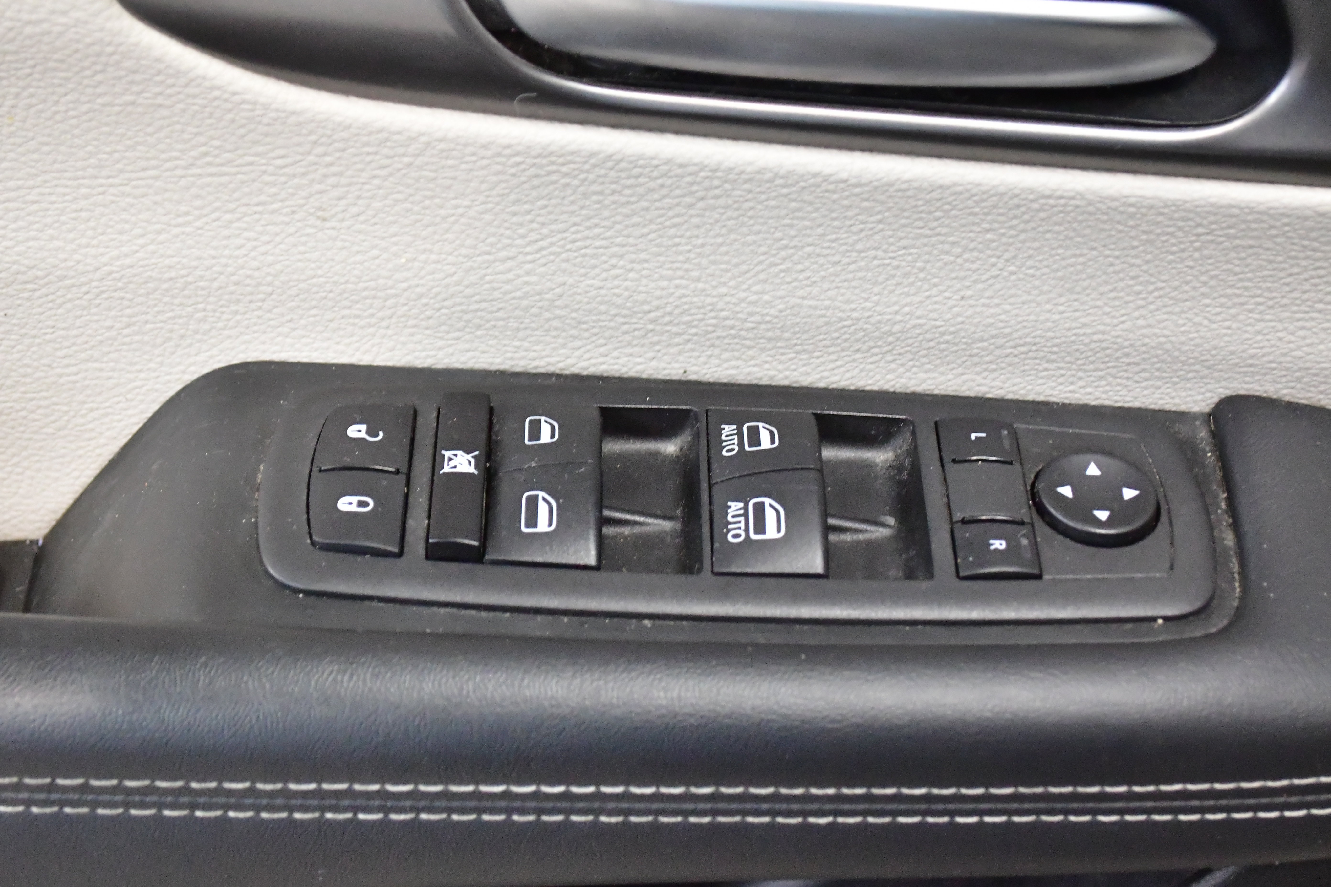 Used 2023 Chrysler Pacifica Touring-L image 66