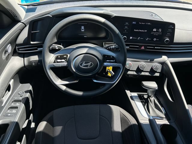 Certified 2024 Hyundai Elantra SE FWD image 17