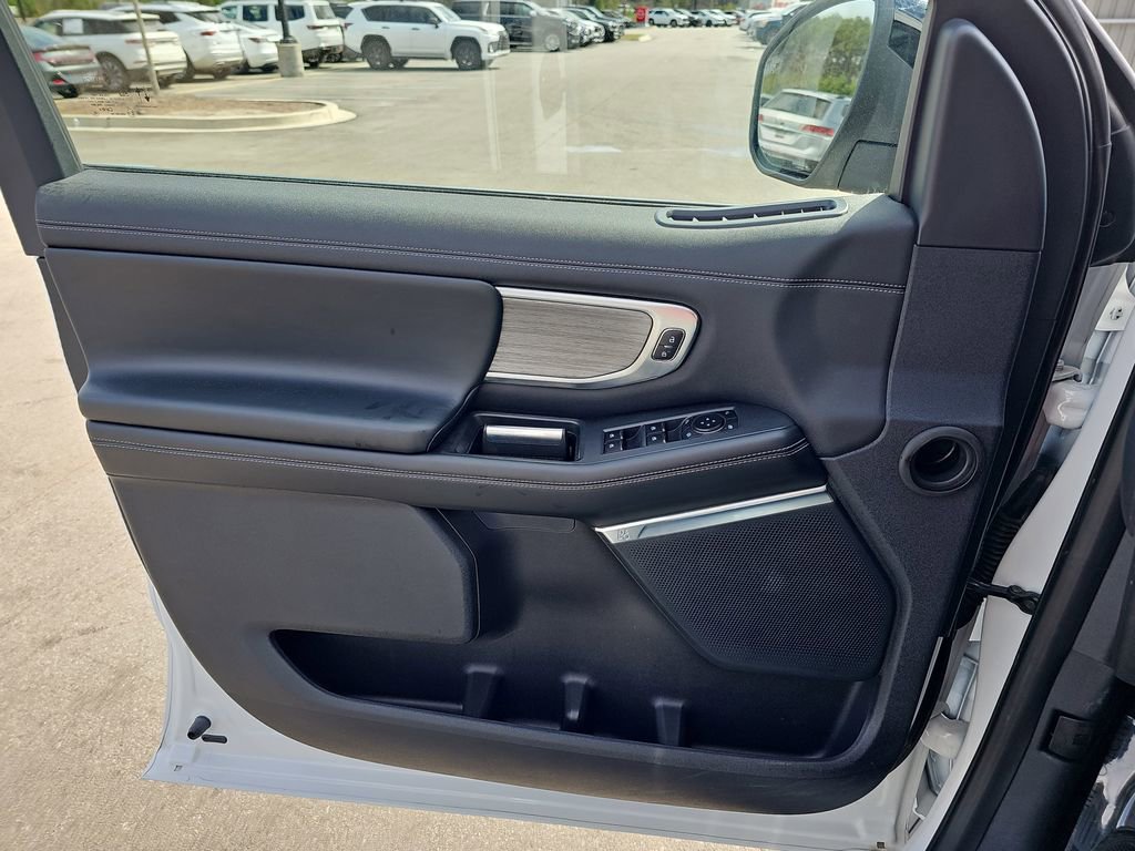Used 2025 Ford Expedition Max Platinum image 32
