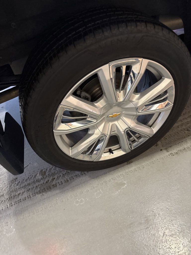 Used 2022 Chevrolet Silverado 1500 High Country w/ High Country Premium Package image 6