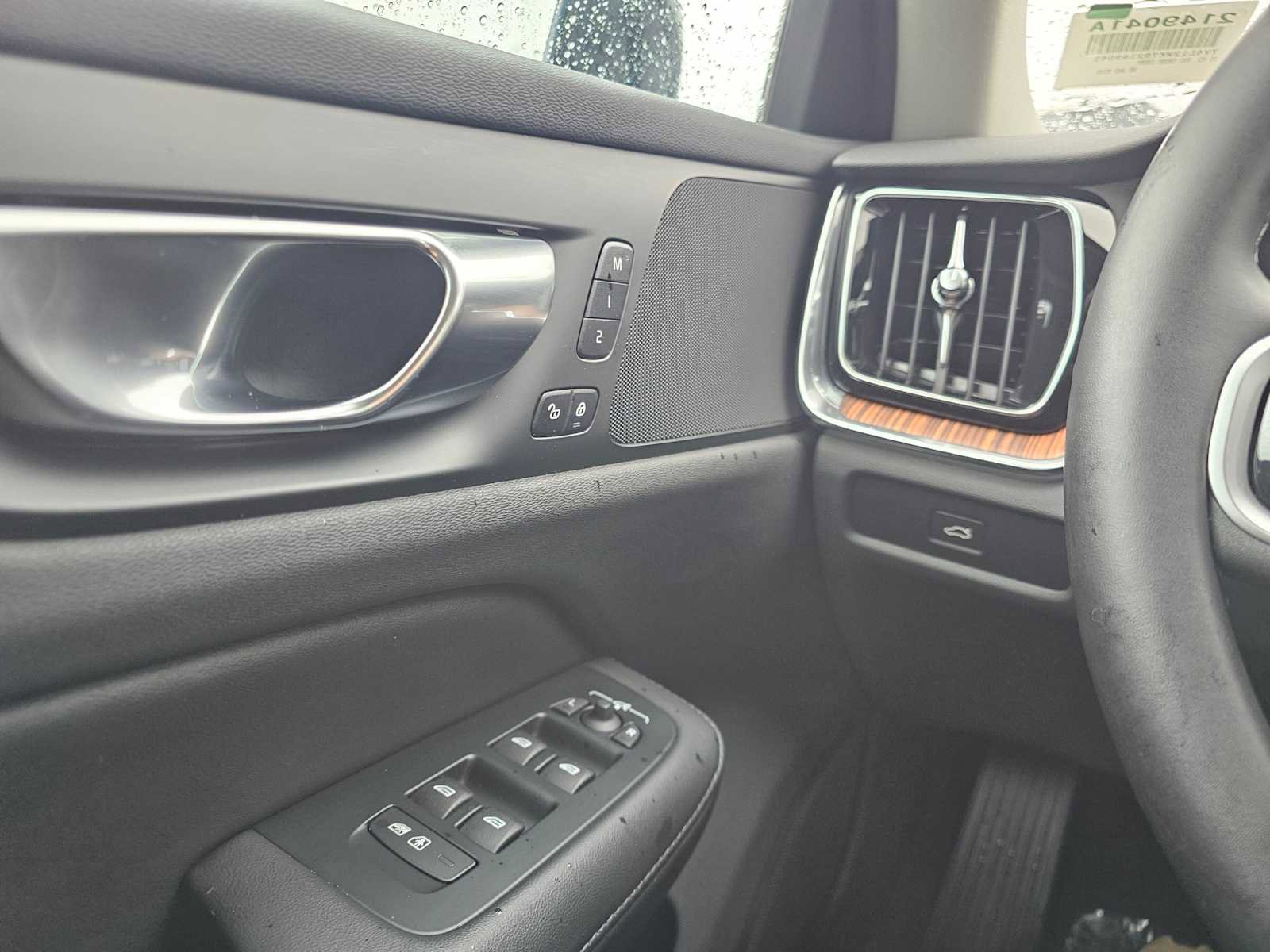 Certified 2025 Volvo V60 B5 Cross Country Plus image 33