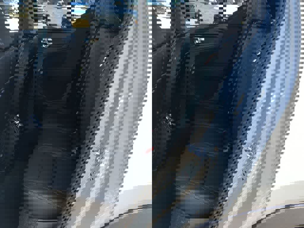 Used 2026 Volvo XC40 B5 Plus w/ Protection Package Premier image 18