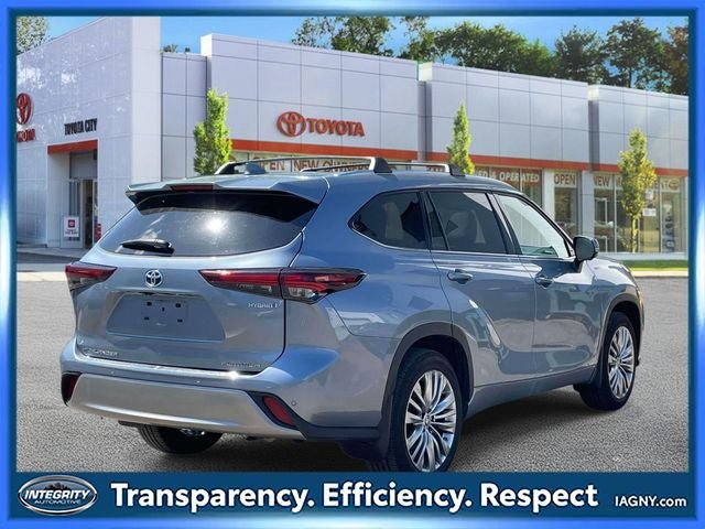 Used 2024 Toyota Highlander Platinum AWD/4WD image 5