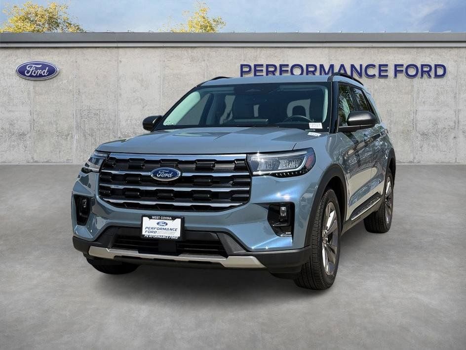 Used 2025 Ford Explorer Active w/ Active Comfort Package image 2