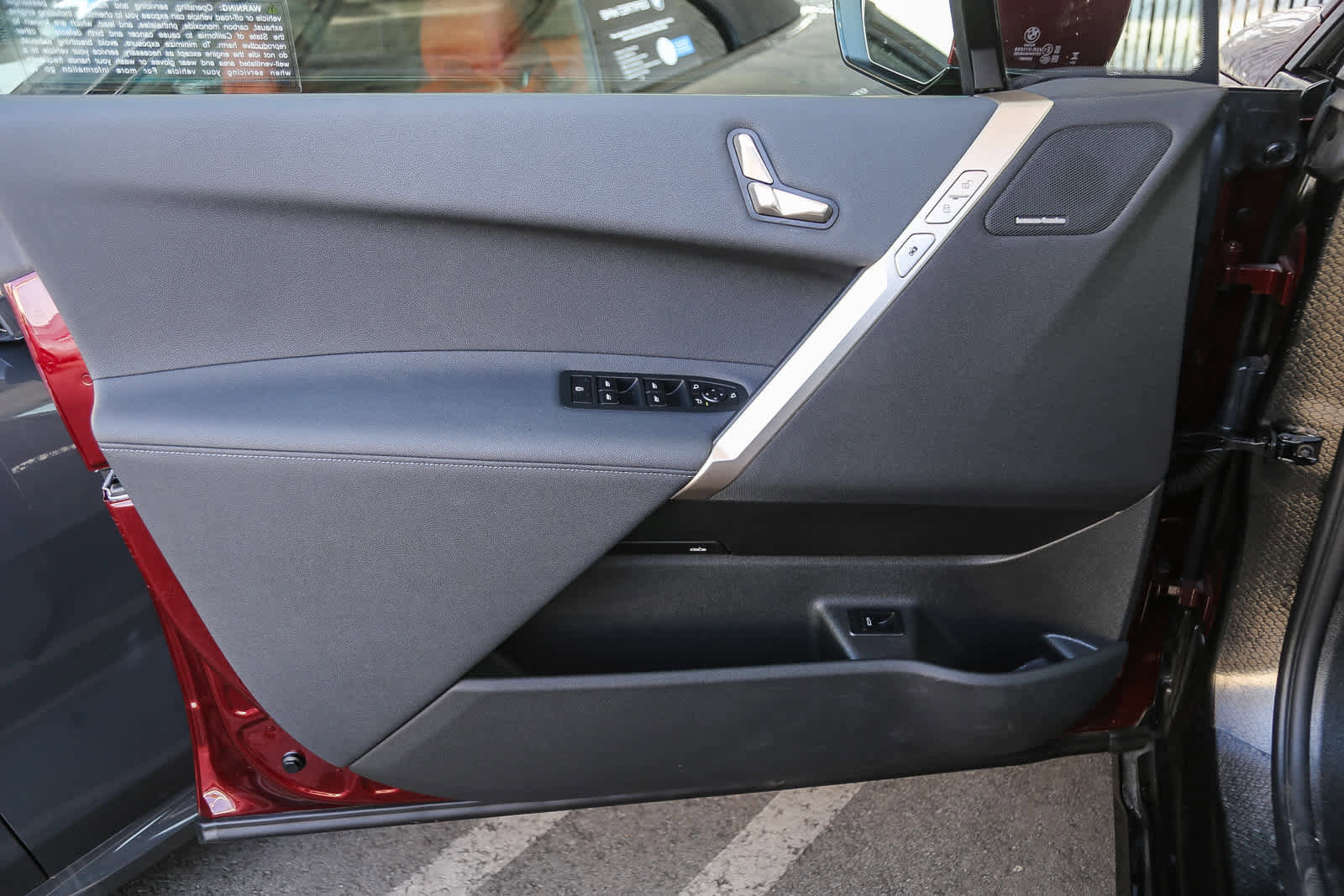 Used 2025 BMW iX xDrive50 w/ Sport Package image 17