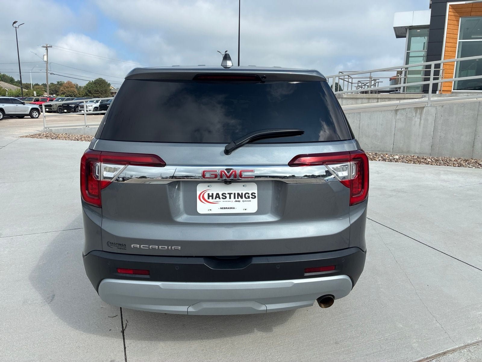Used 2021 GMC Acadia SLE FWD image 4