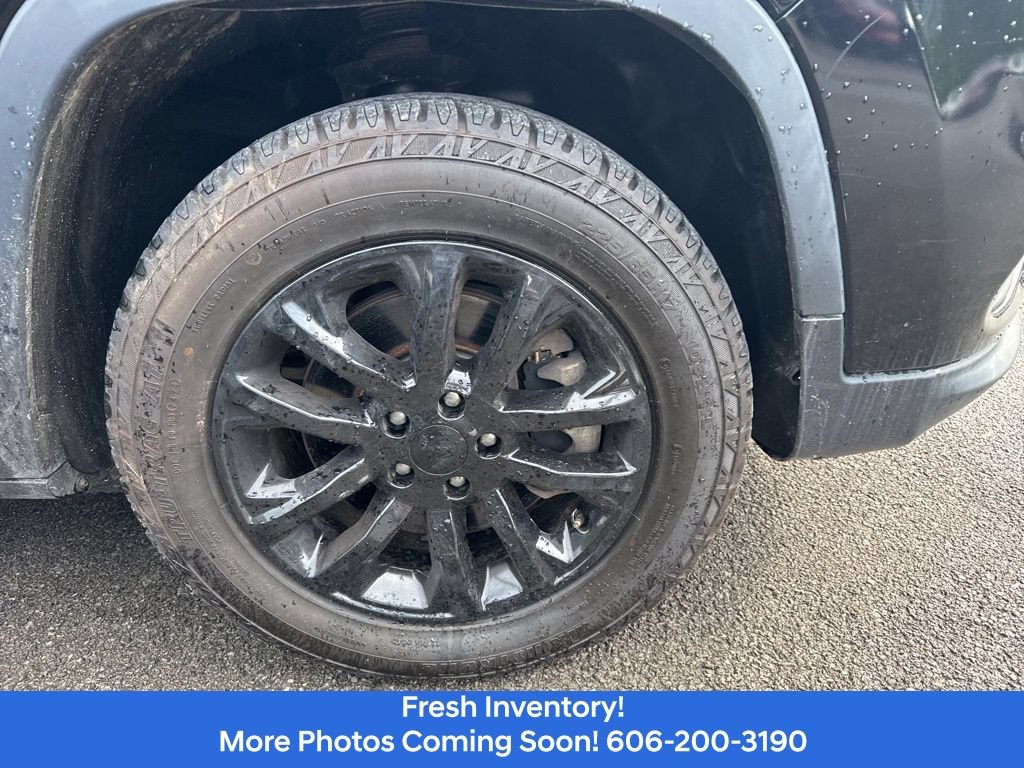 Used 2019 Jeep Cherokee Latitude Plus AWD/4WD image 4