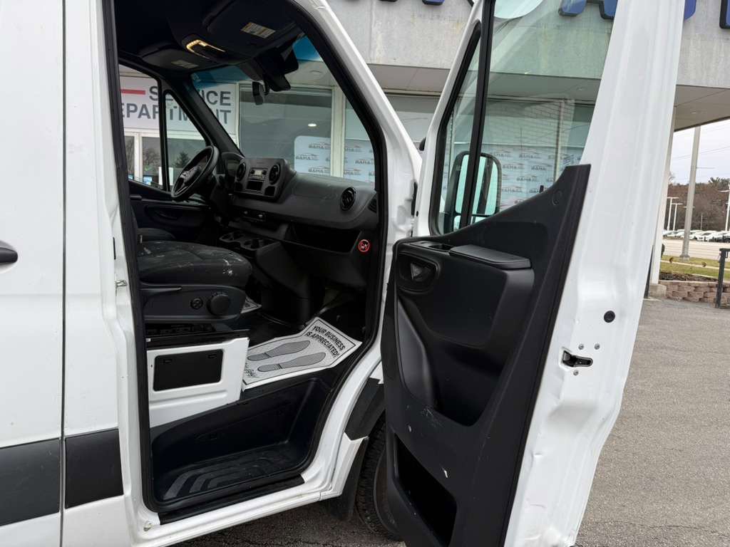 Used 2021 Mercedes-Benz Sprinter 2500 image 21