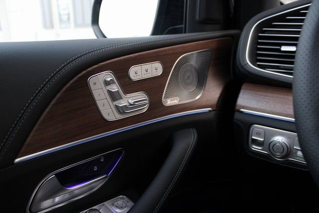 New 2026 Mercedes-Benz GLS 580 4MATIC image 26