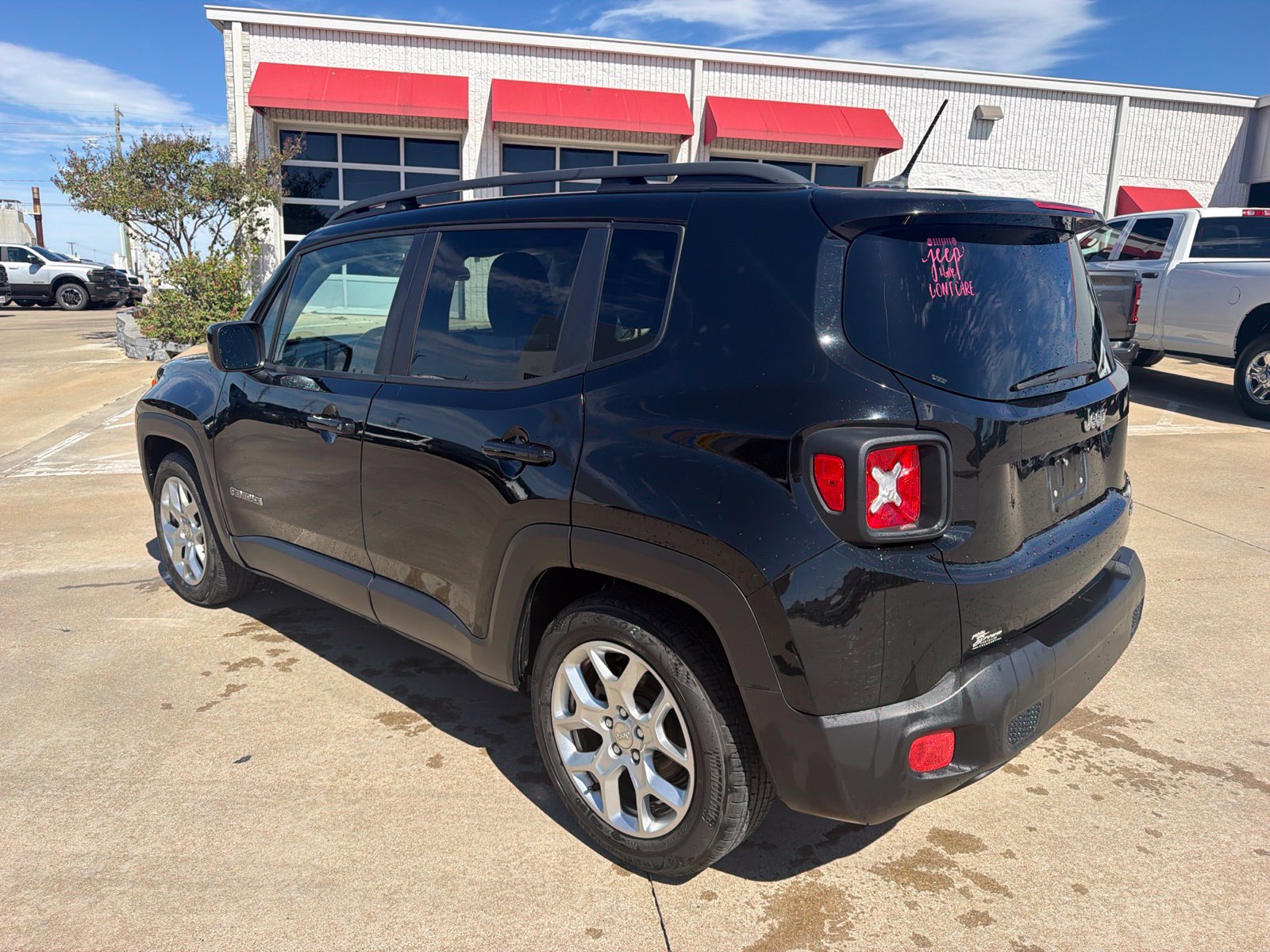 Used 2017 Jeep Renegade Latitude FWD image 7