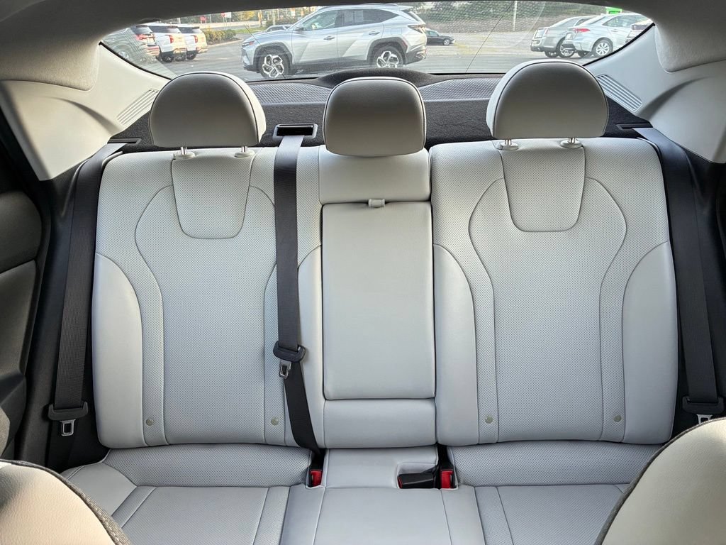 Used 2023 Hyundai Elantra Limited FWD image 13