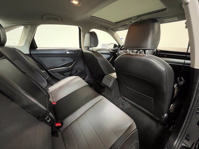 Used 2025 Volkswagen Jetta SE FWD image 12