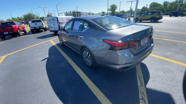 Used 2025 Nissan Altima 2.5 SV FWD image 8