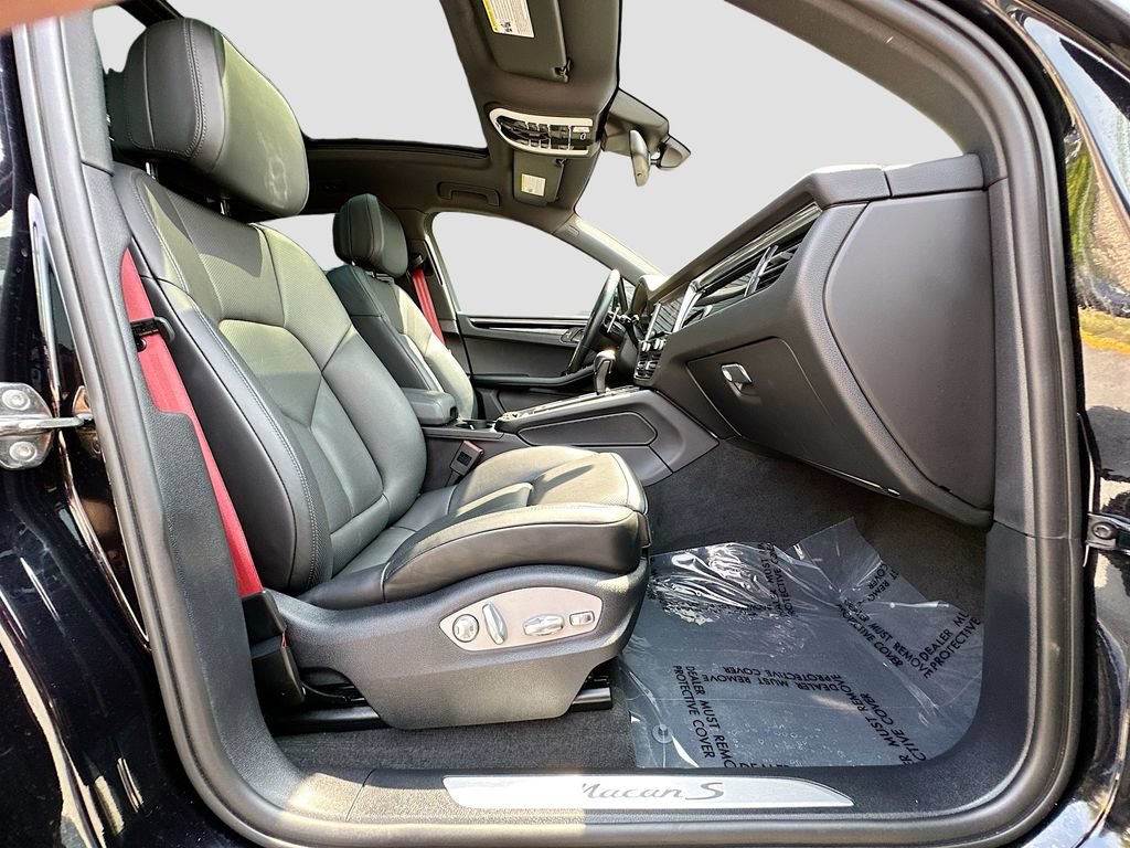 Certified 2023 Porsche Macan S AWD/4WD image 30