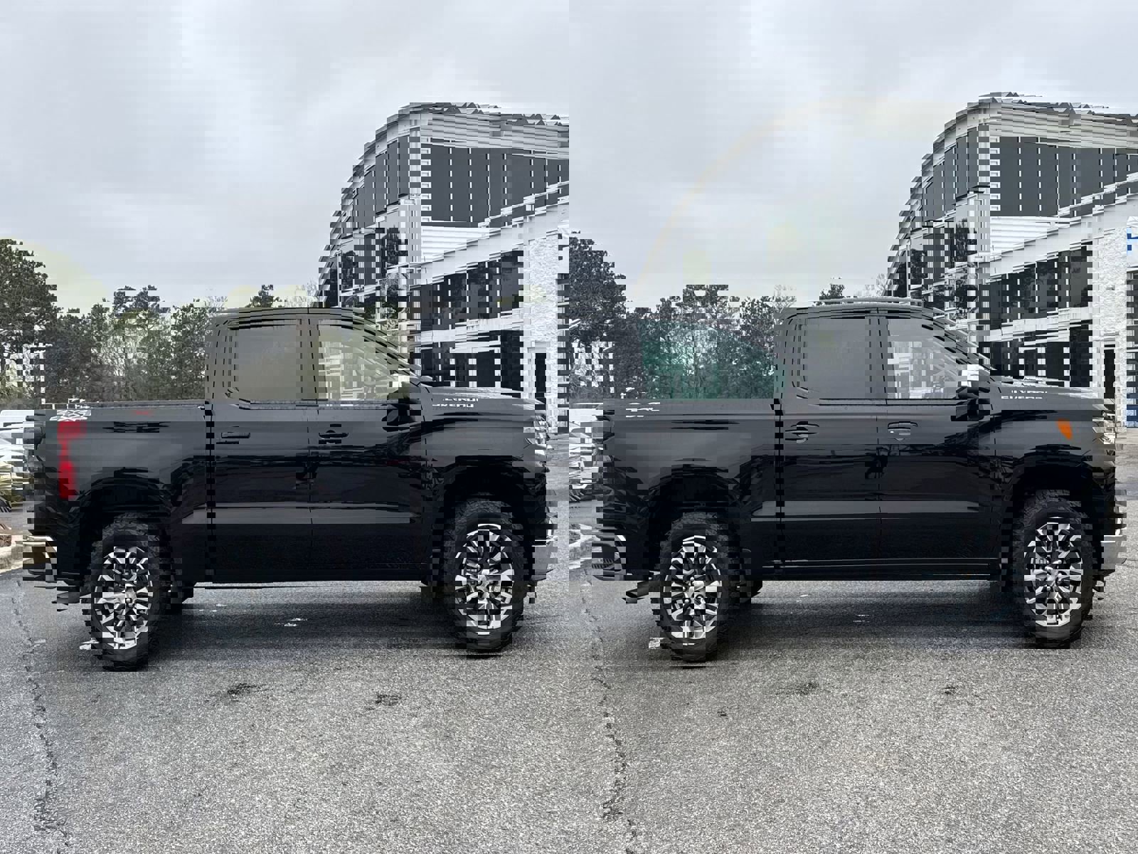 Used 2025 Chevrolet Silverado 1500 LT image 11